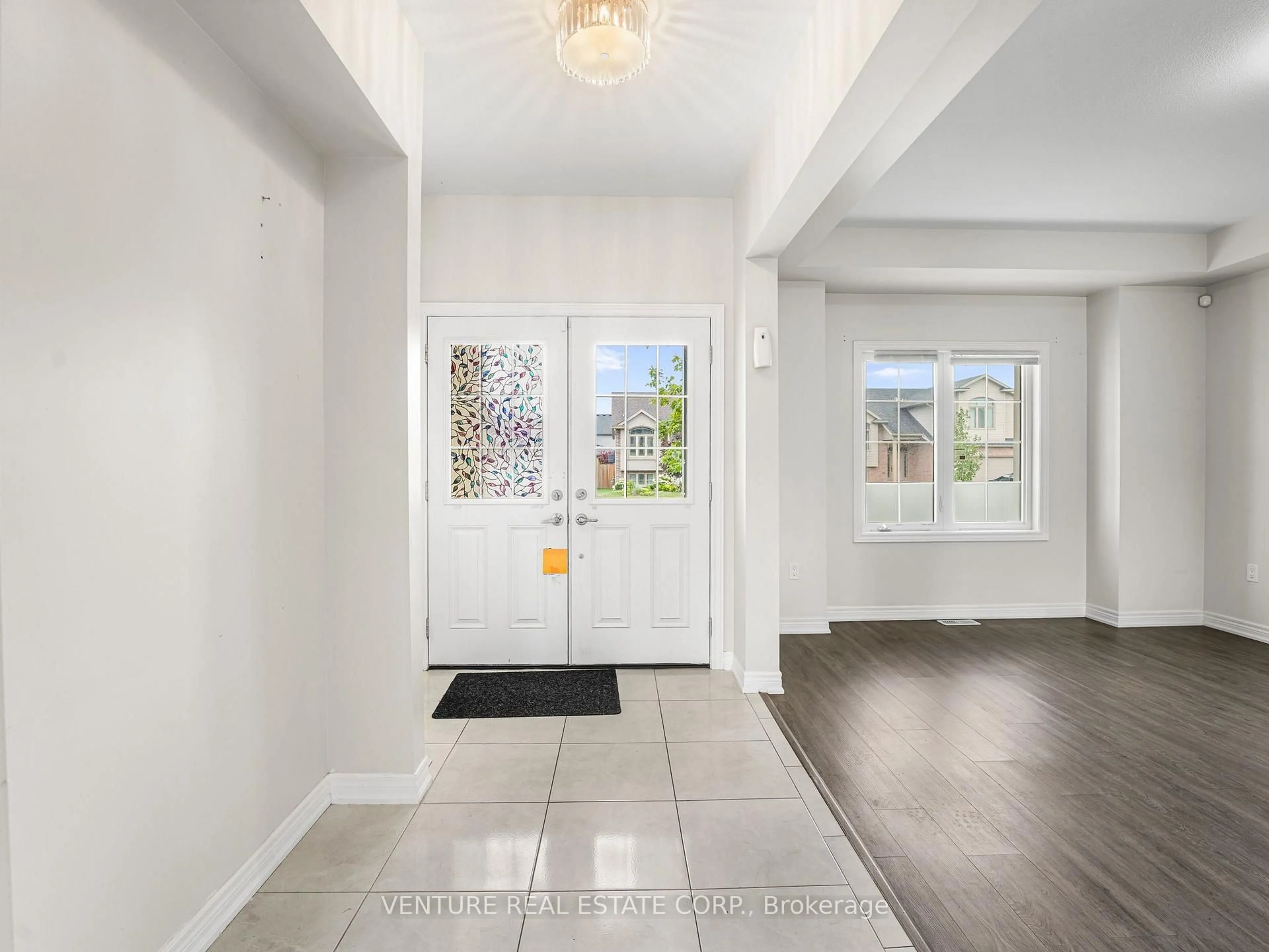Indoor entryway for 6371 Sam Iorfida Dr, Niagara Falls Ontario L2G 4S3