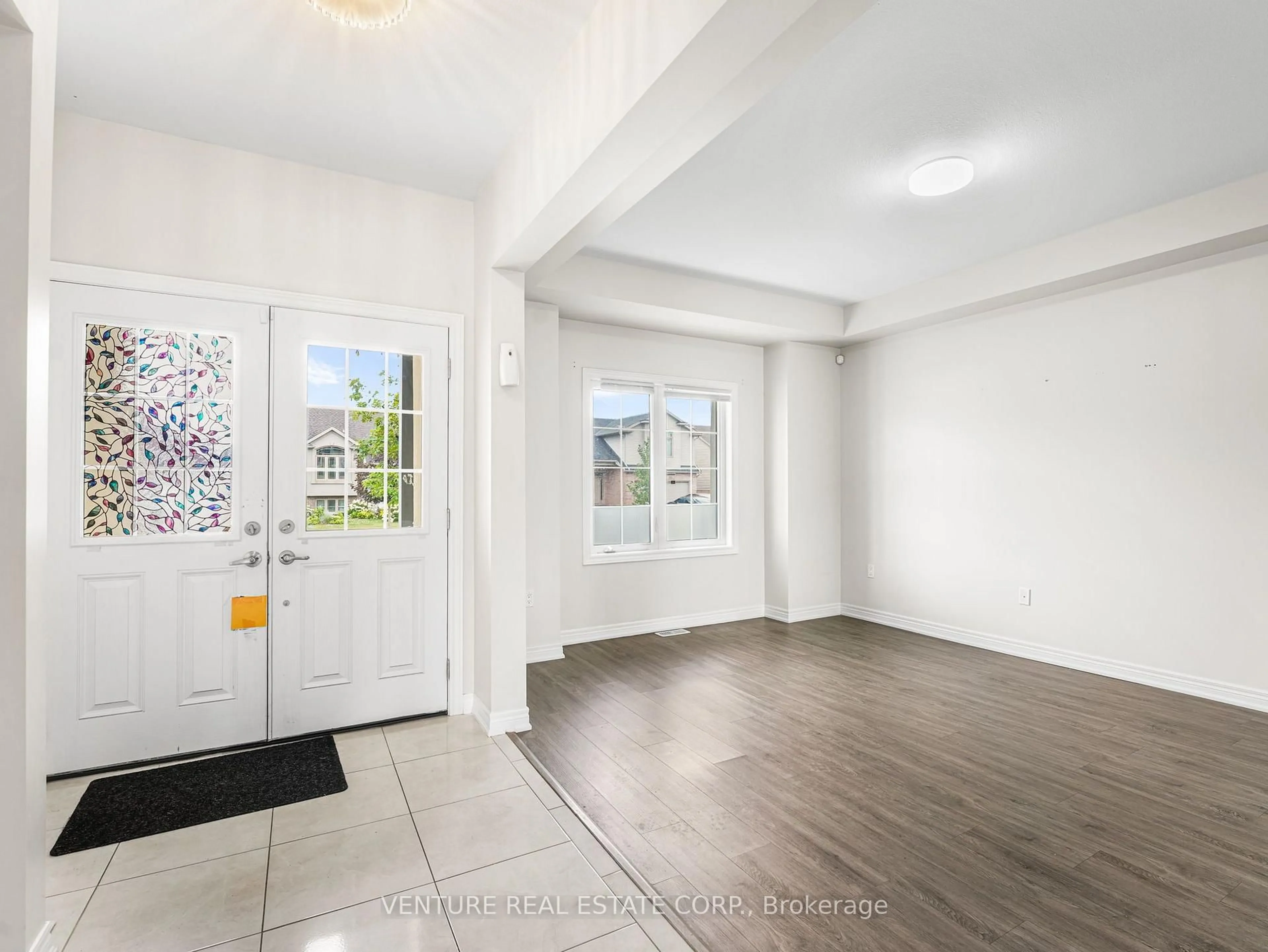 Indoor entryway for 6371 Sam Iorfida Dr, Niagara Falls Ontario L2G 4S3