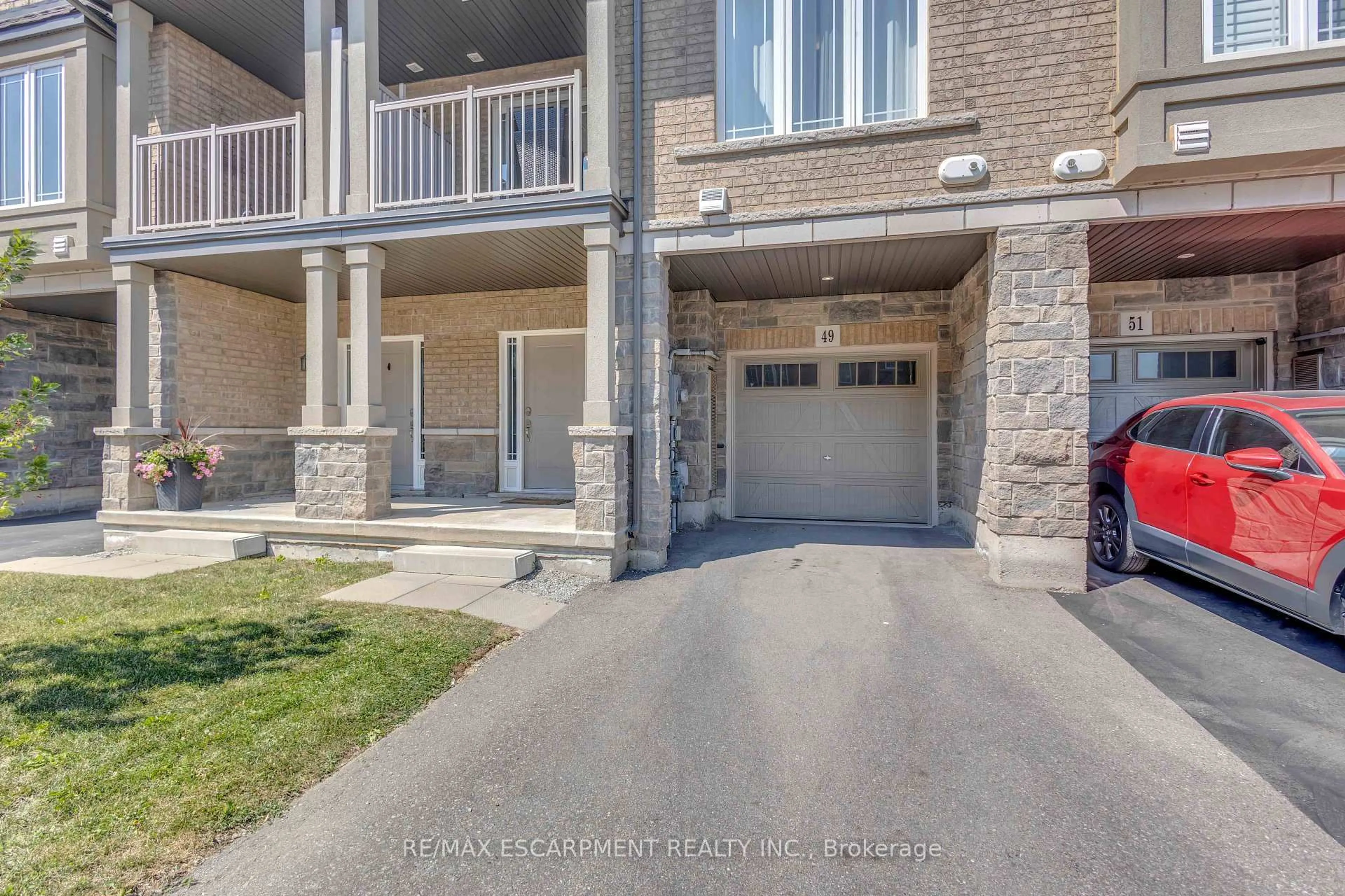 A pic from outside/outdoor area/front of a property/back of a property/a pic from drone, street for 49 Laguna Village Cres, Hamilton Ontario L8E 3M9