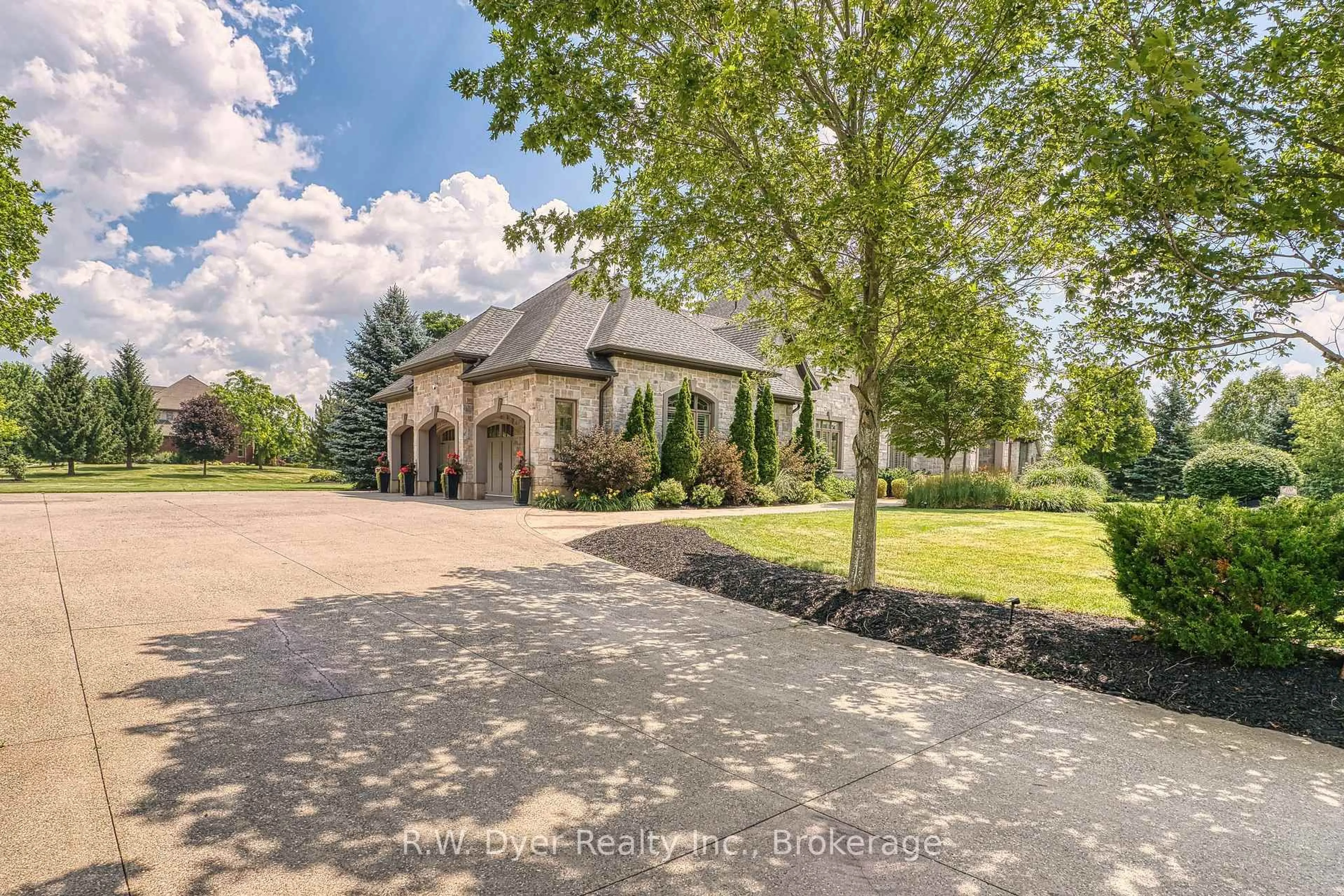 A pic from outside/outdoor area/front of a property/back of a property/a pic from drone, street for 100 JOHN BRICKER Rd, Cambridge Ontario N3H 4R8