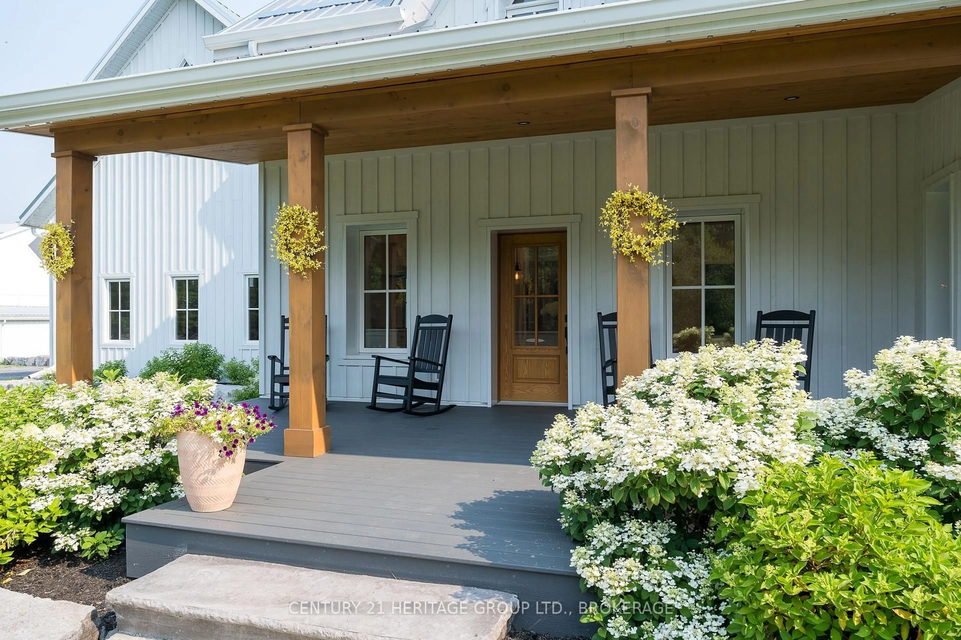 Indoor entryway for 3666 Brewers Mills Rd, Seeley's Bay Ontario K0H 2N0