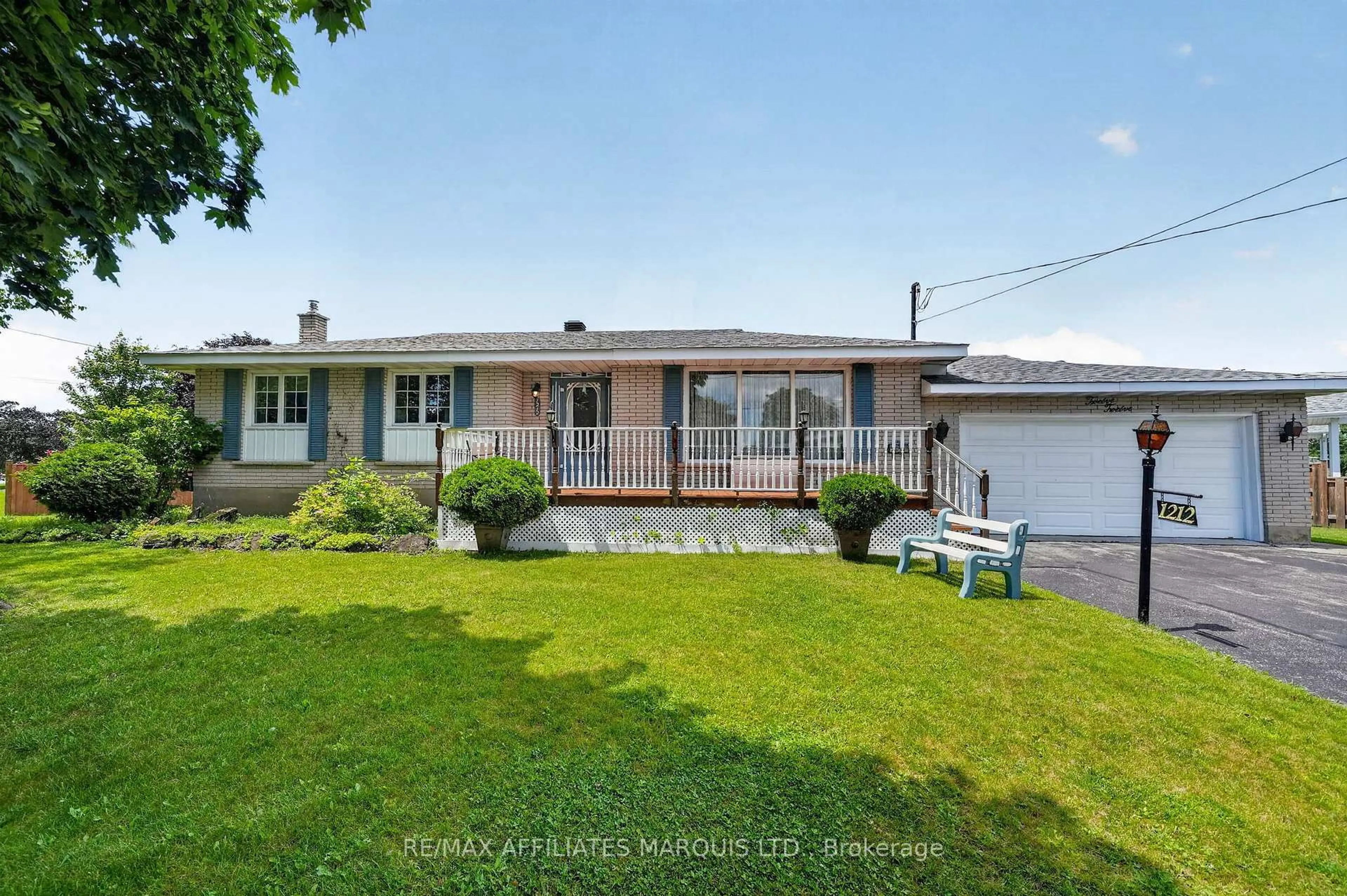 A pic from outside/outdoor area/front of a property/back of a property/a pic from drone, street for 1212 Brodeur St, Cornwall Ontario K6J 4Z2