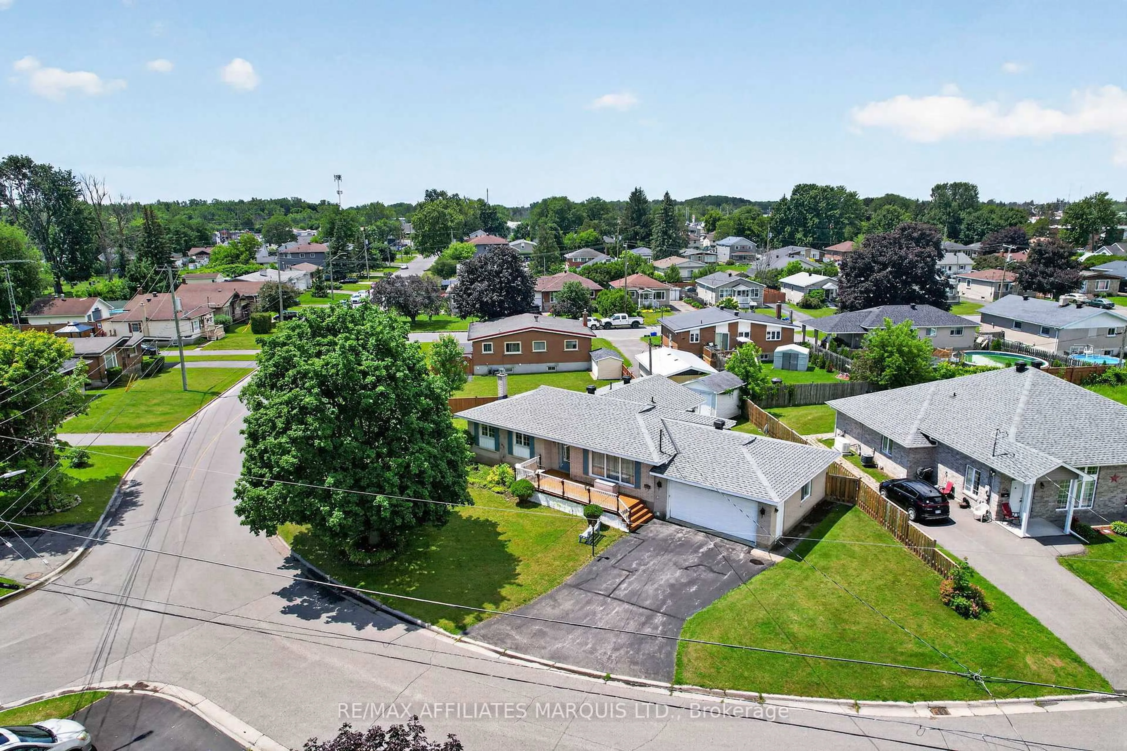 A pic from outside/outdoor area/front of a property/back of a property/a pic from drone, street for 1212 Brodeur St, Cornwall Ontario K6J 4Z2