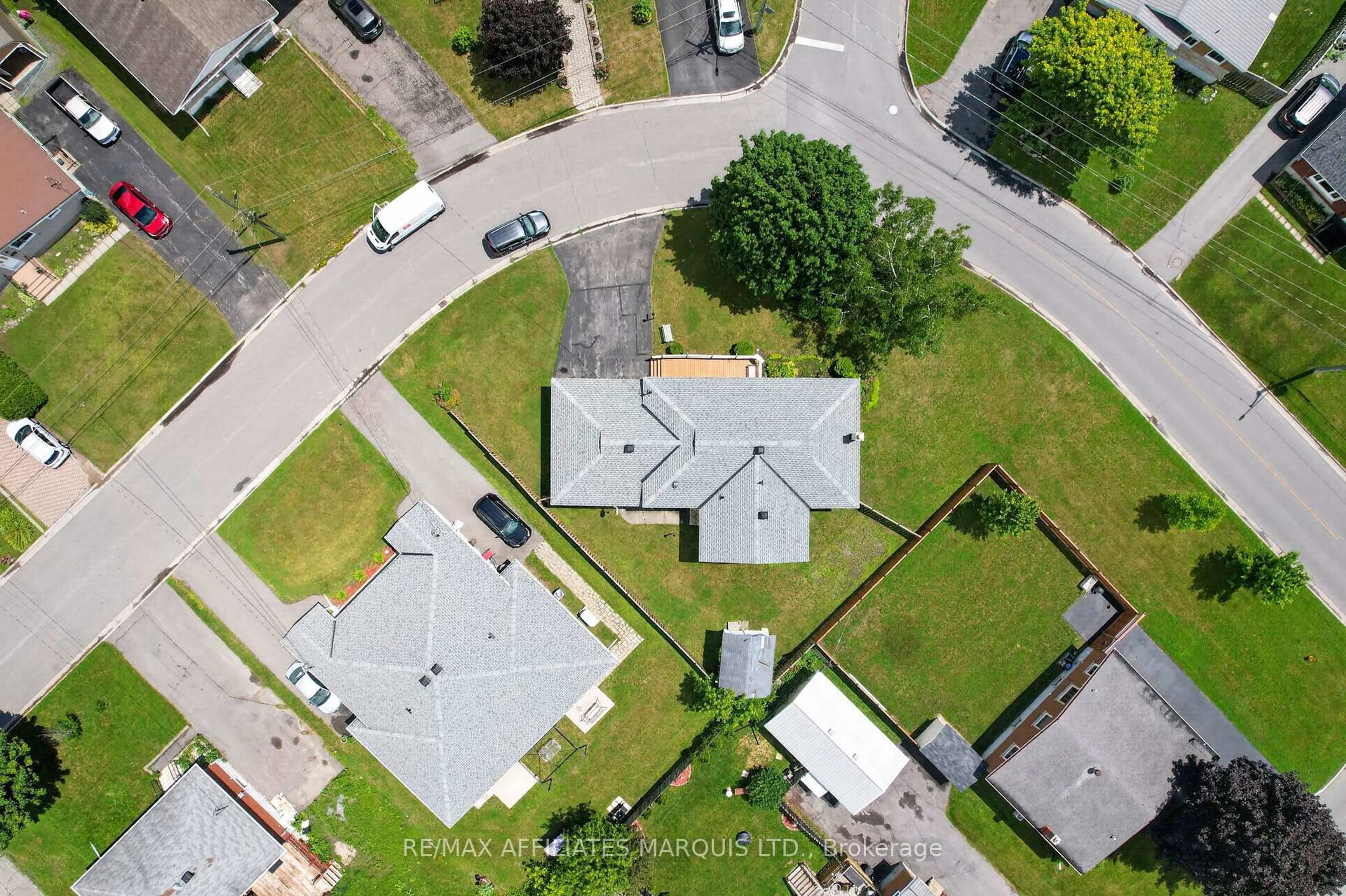 A pic from outside/outdoor area/front of a property/back of a property/a pic from drone, street for 1212 Brodeur St, Cornwall Ontario K6J 4Z2