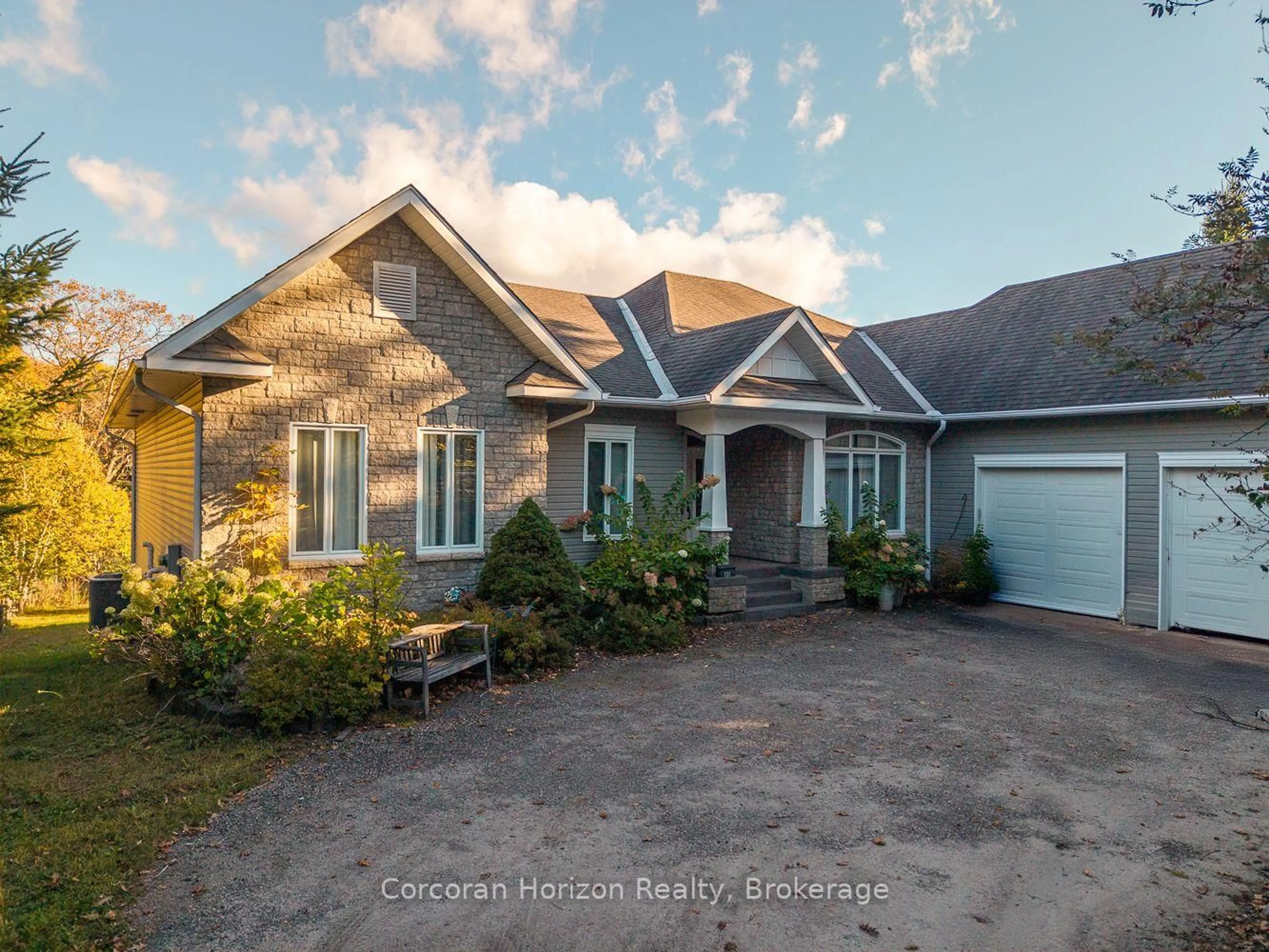 Home with vinyl exterior material, street for 131 William St, Parry Sound Ontario P2A 1V9