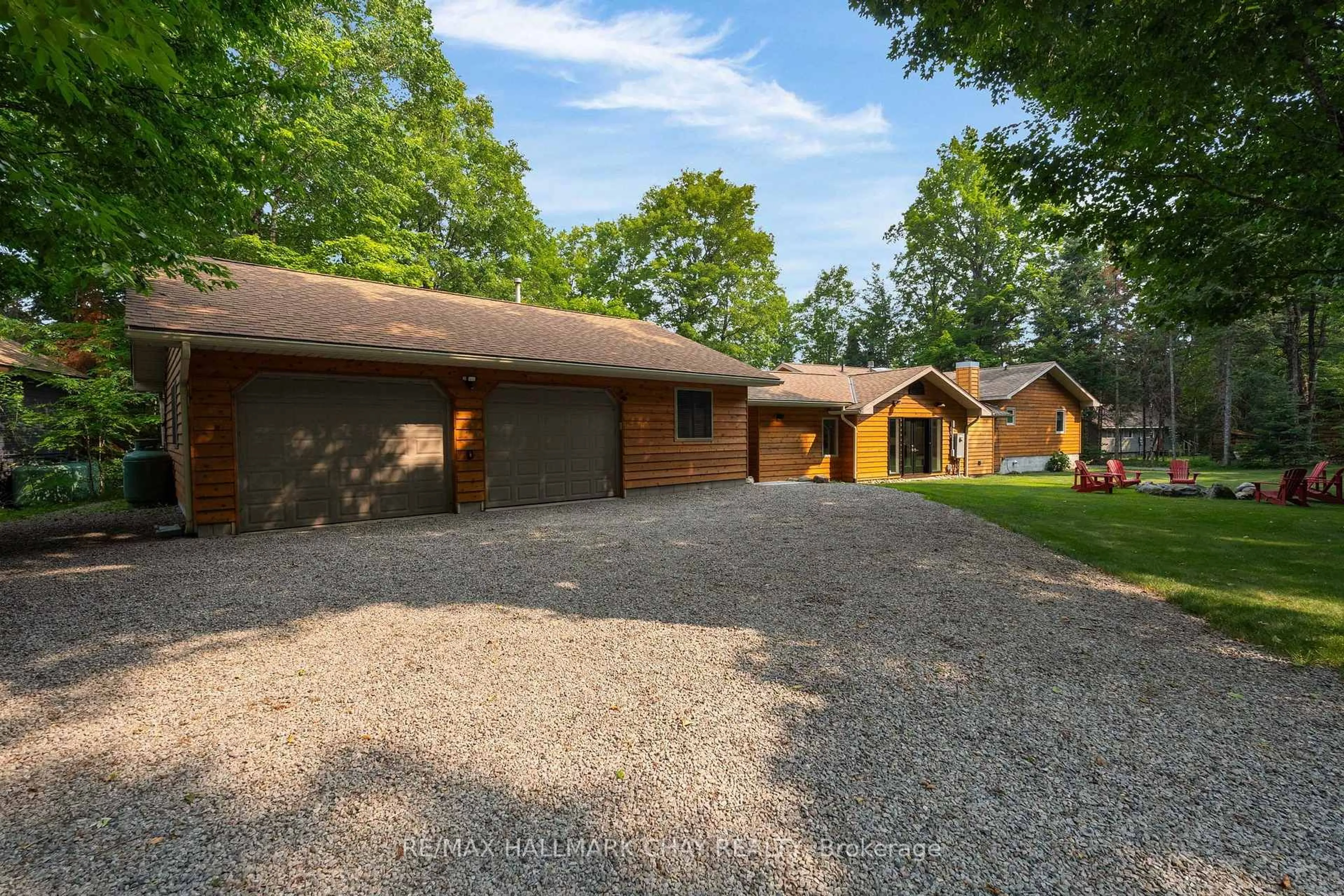 A pic from outside/outdoor area/front of a property/back of a property/a pic from drone, unknown for 1319 Wolf Circ, Algonquin Highlands Ontario P0A 1E0