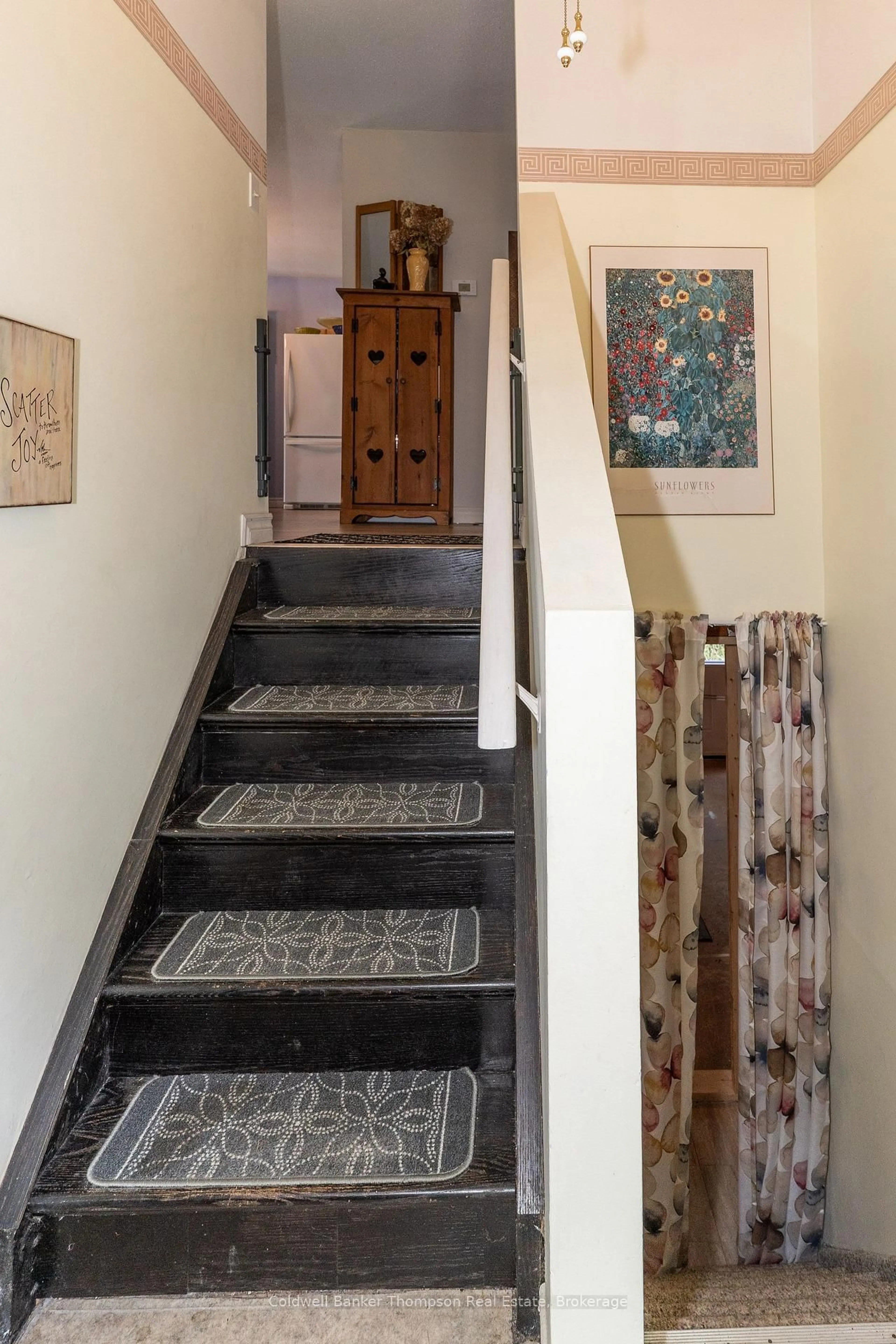 Stairs for 68 Stephenson. 2 Rd, Huntsville Ontario P0B 1L0