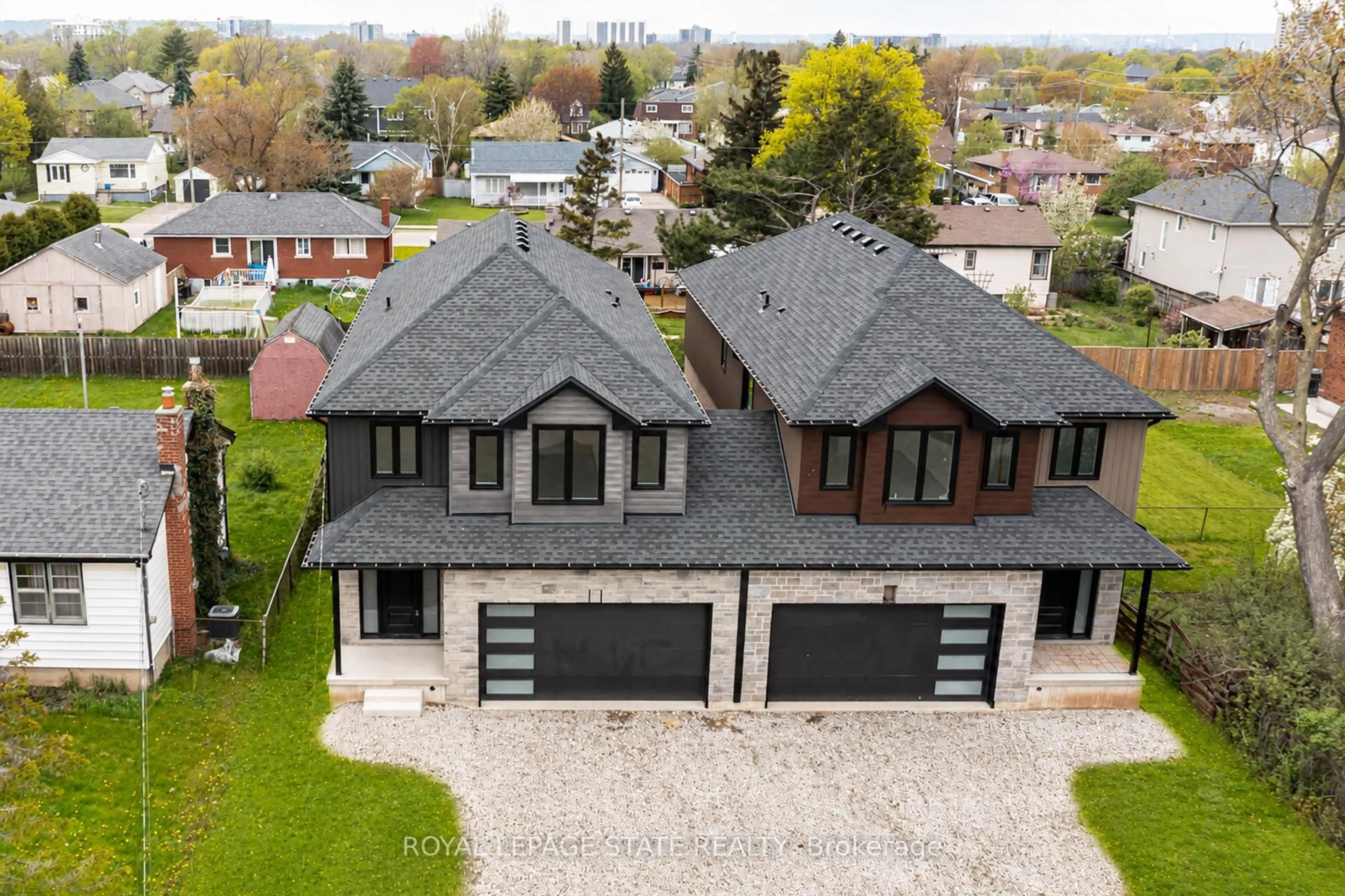 A pic from outside/outdoor area/front of a property/back of a property/a pic from drone, street for 39 Norwich Rd, Hamilton Ontario L8E 1Z7