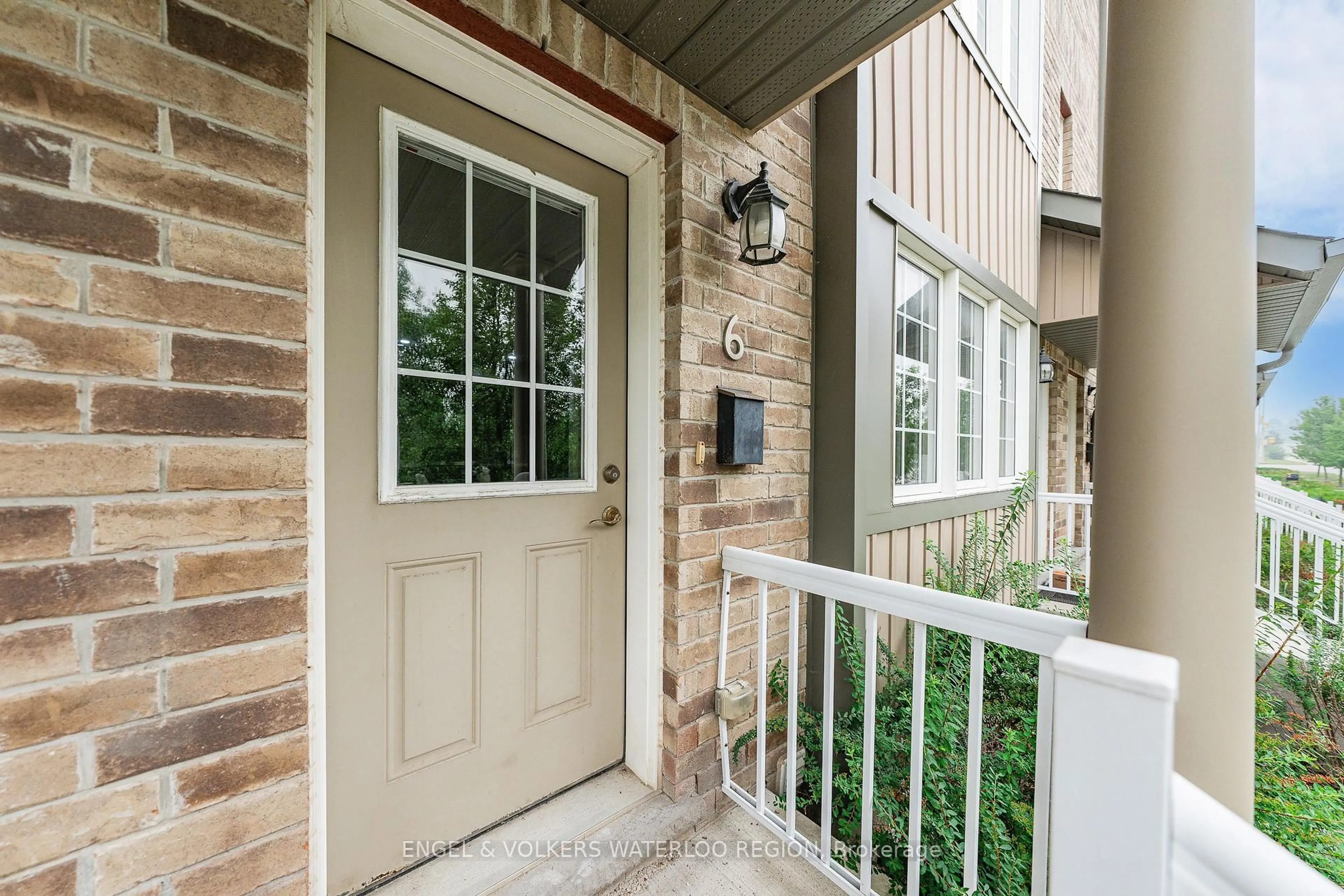 Indoor entryway for 275 Old Huron Rd #6, Kitchener Ontario N2R 1P9