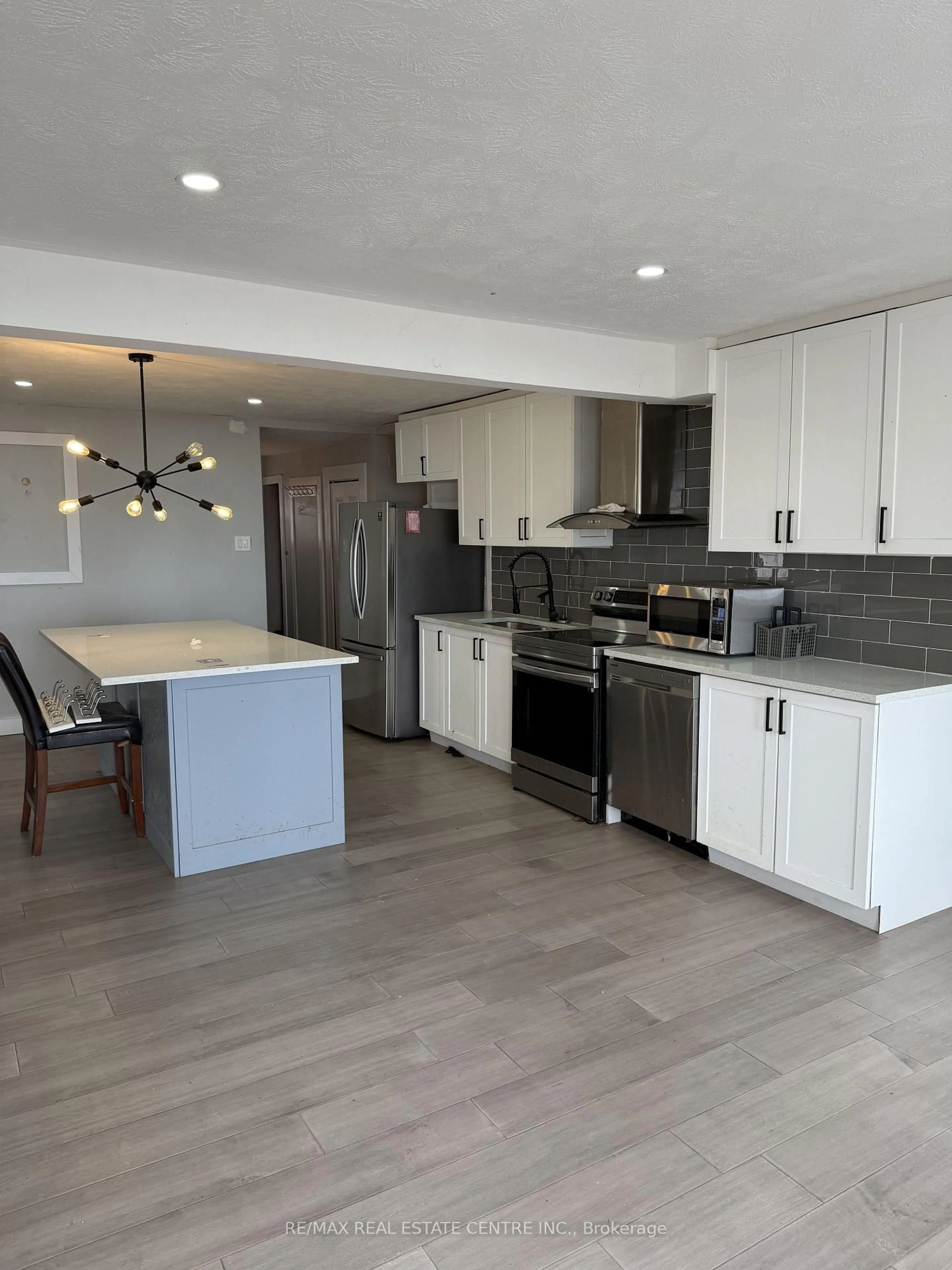 Open concept kitchen, unknown for 35 Lakeside Ave, Meaford Ontario N4L 1A7