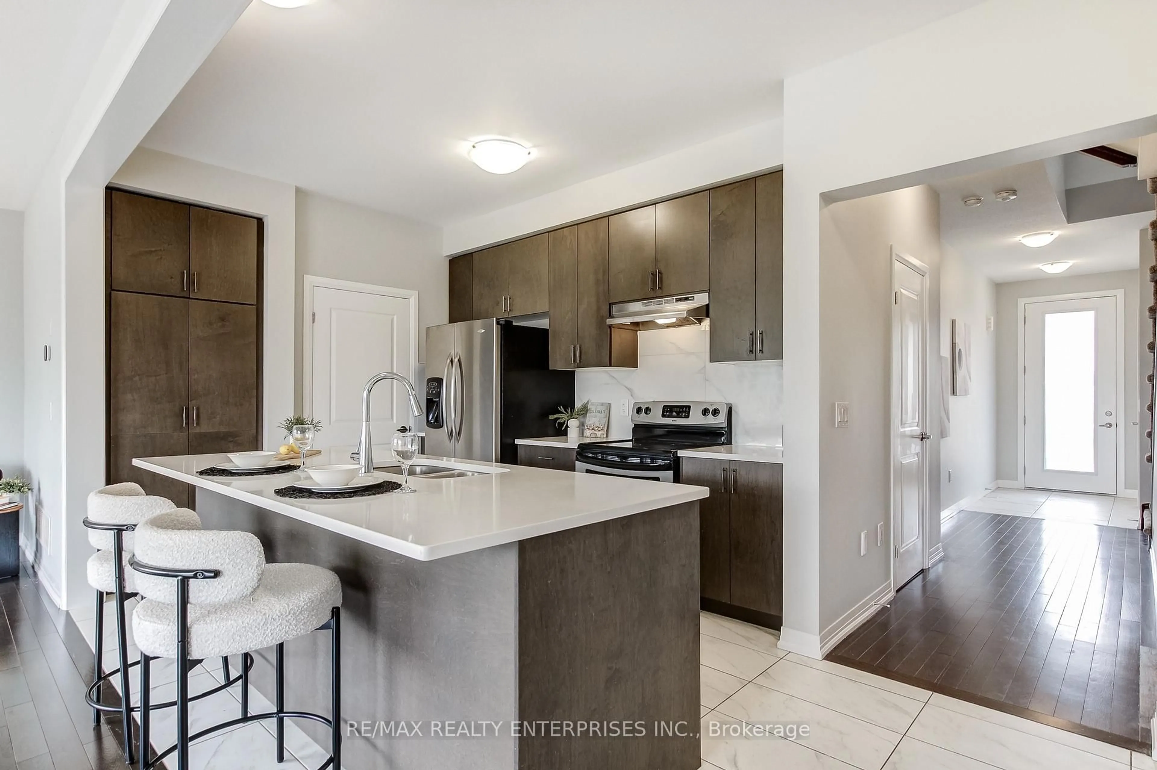 Open concept kitchen, unknown for 113 Leslie Davis St, North Dumfries Ontario N0B 1E0
