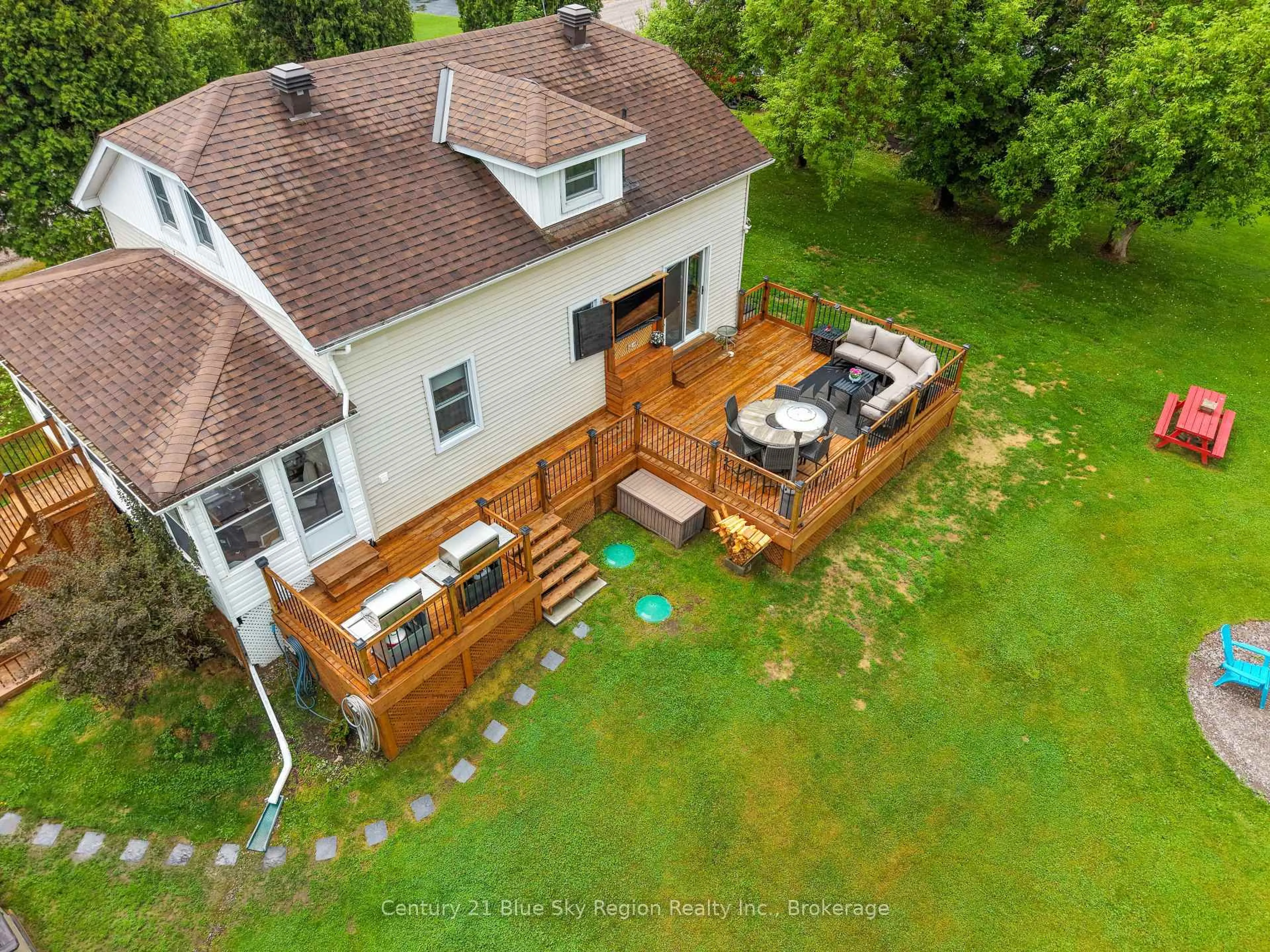 A pic from outside/outdoor area/front of a property/back of a property/a pic from drone, unknown for 23 South Shore Rd, East Ferris Ontario P0H 1B0