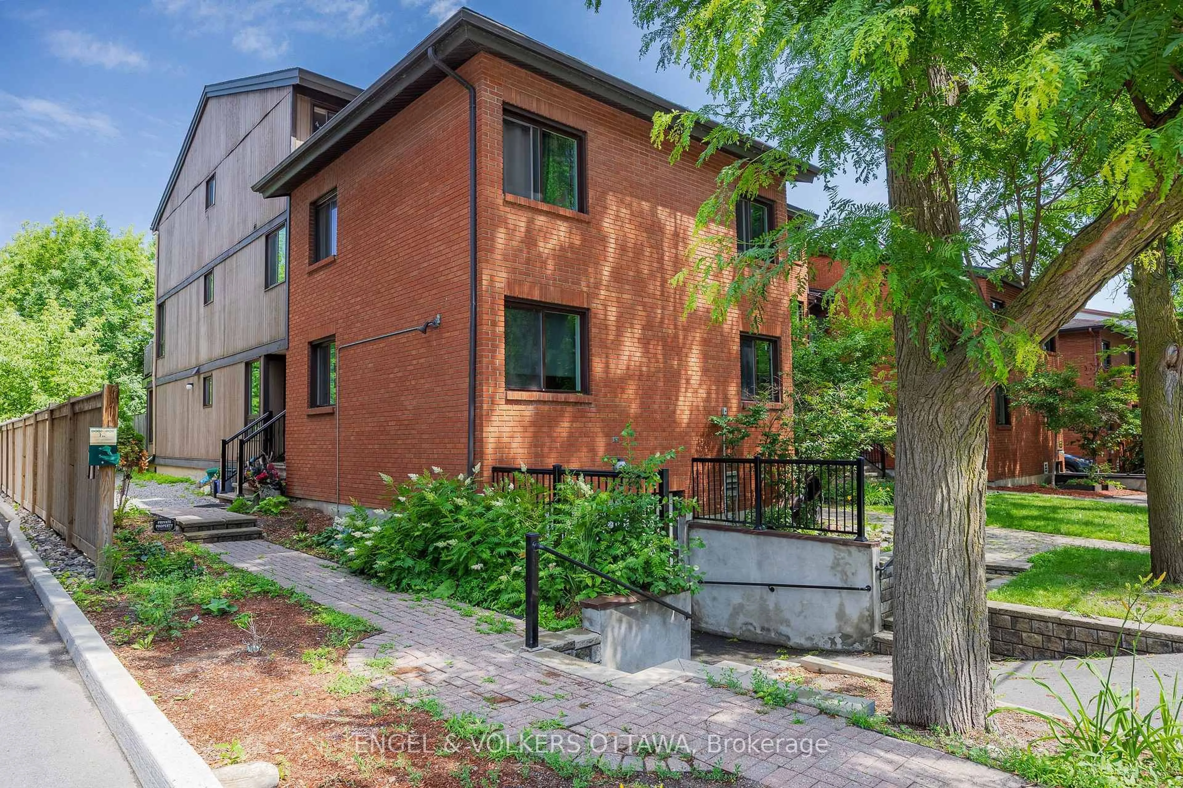 Unknown for 35 Robinson Ave #B, Ottawa Ontario K1N 8N8