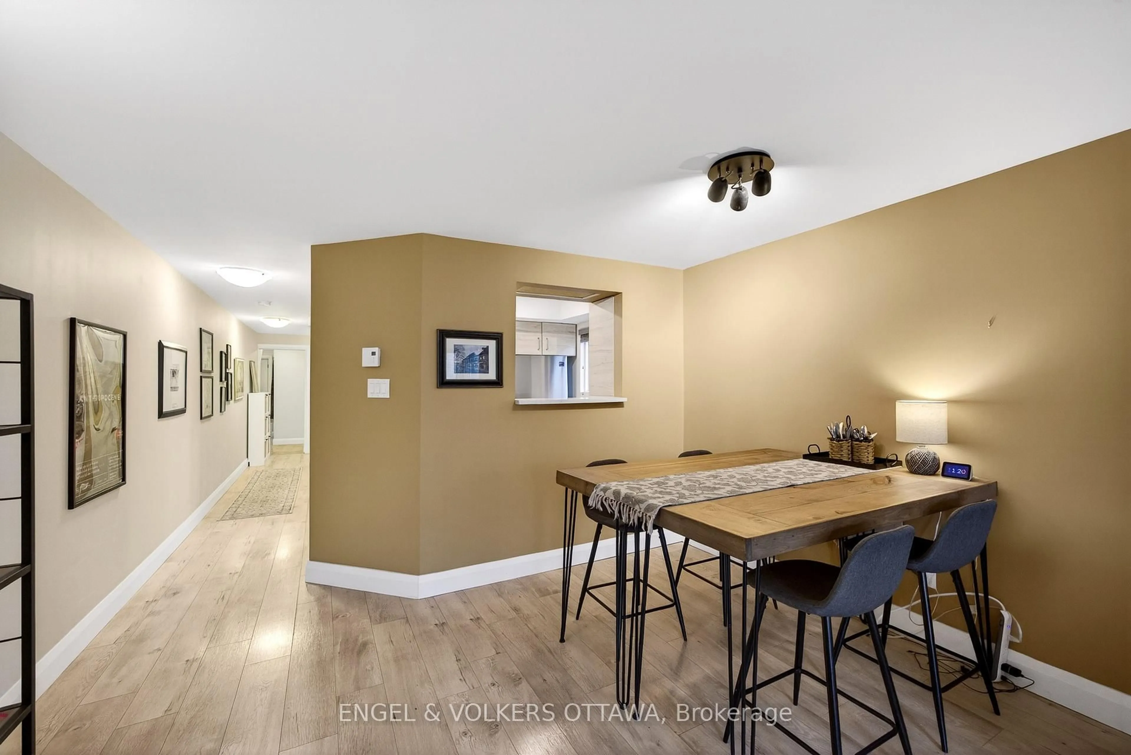 Unknown for 35 Robinson Ave #B, Ottawa Ontario K1N 8N8