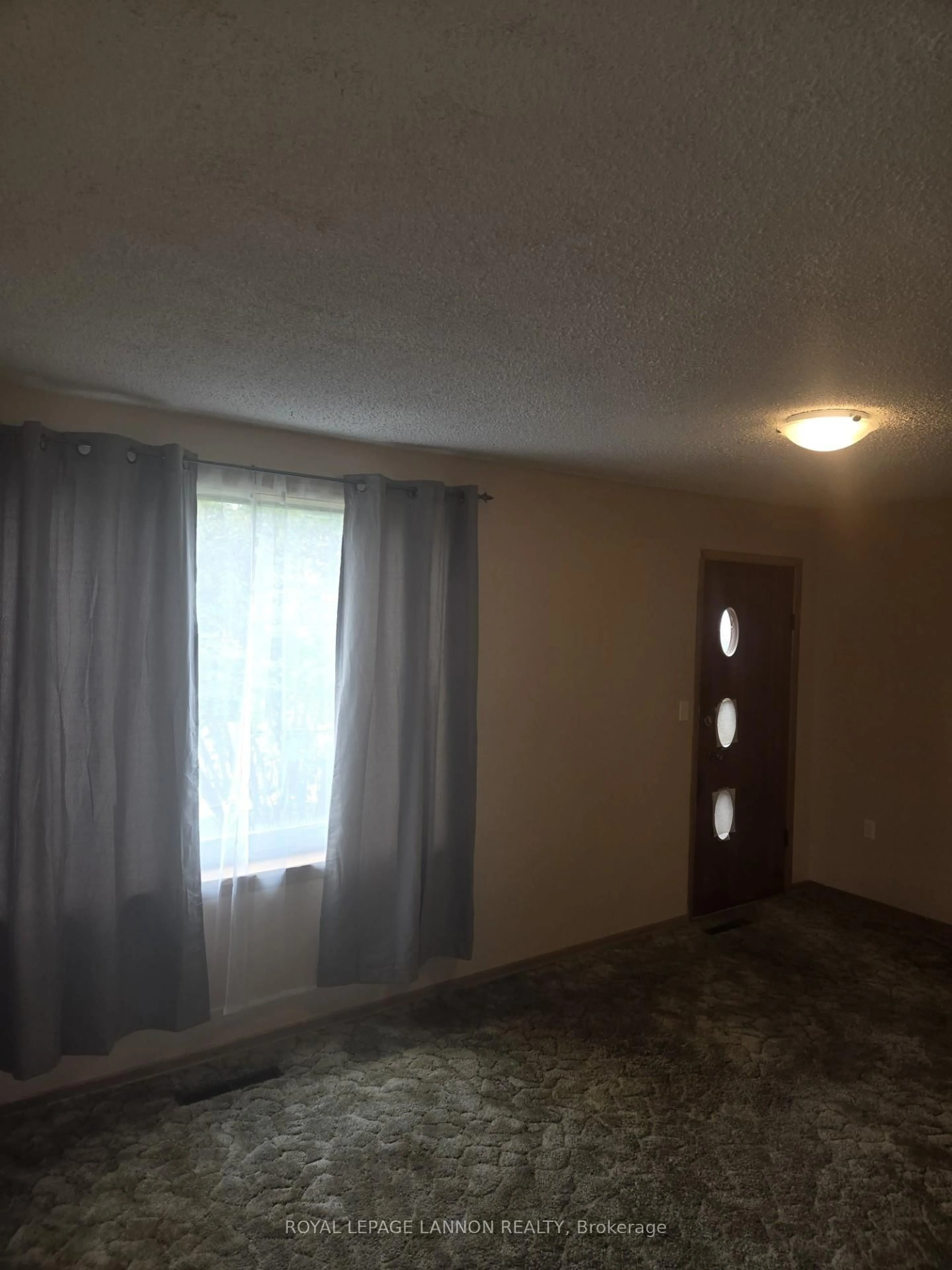 A pic of a room for 377 Empire St, Thunder Bay Ontario P7E 4S2