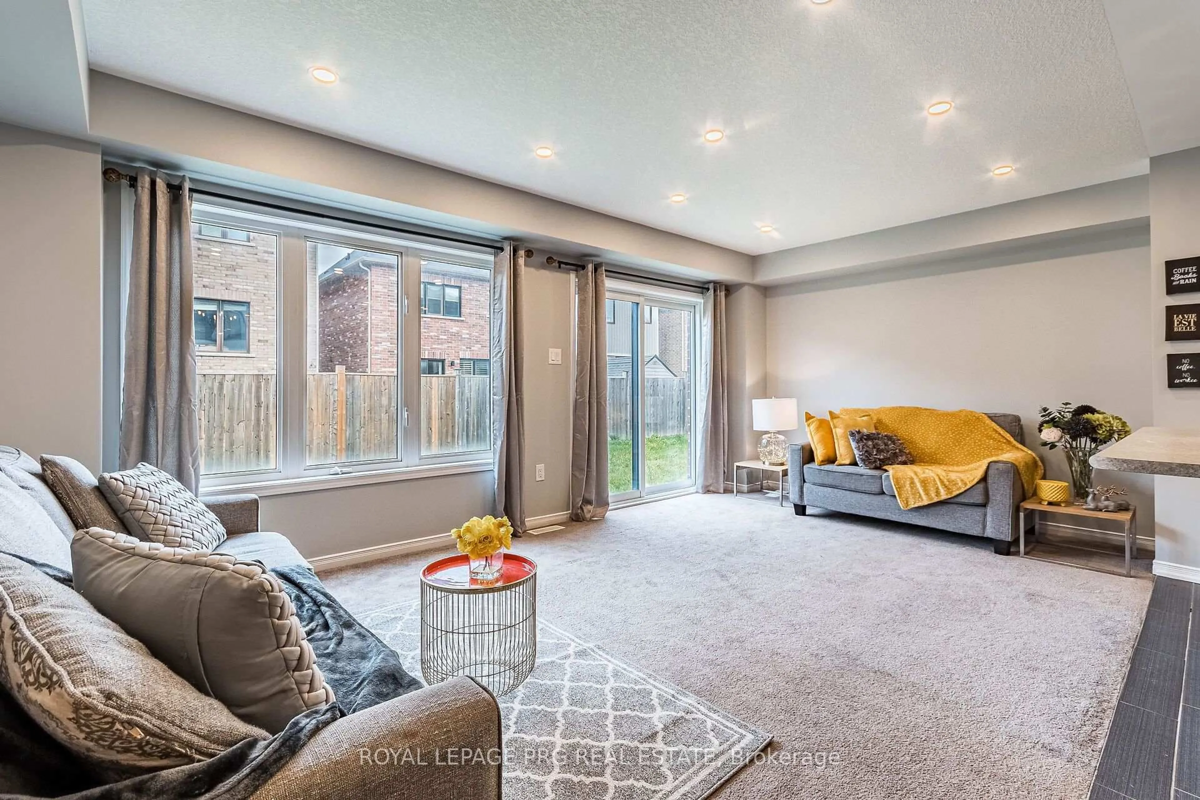 Living room with furniture, unknown for 7718 Buckeye Cres, Niagara Falls Ontario L2H 2Y6