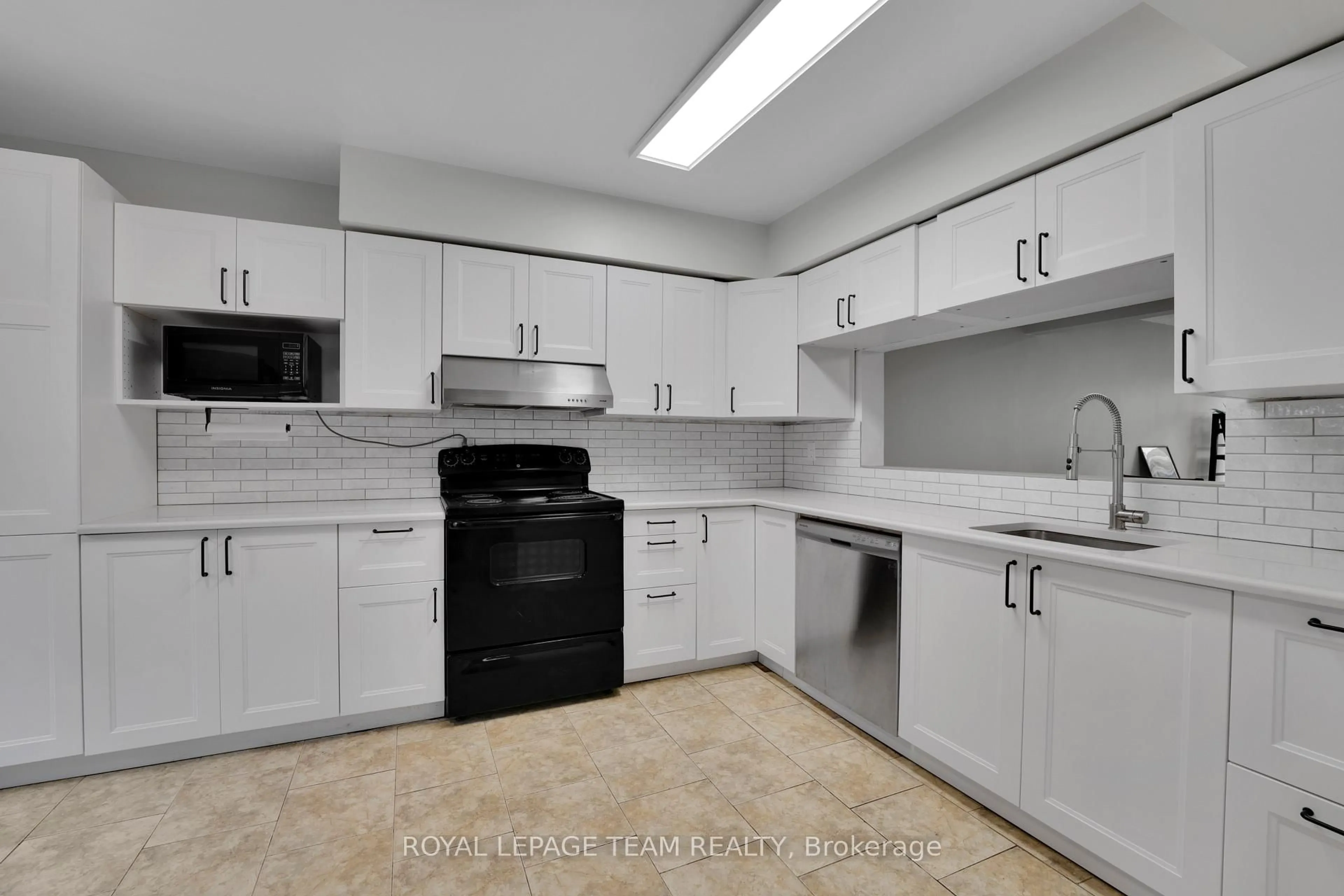 Standard kitchen, unknown for 282 Dalehurst Dr, Ottawa Ontario K2G 4J5