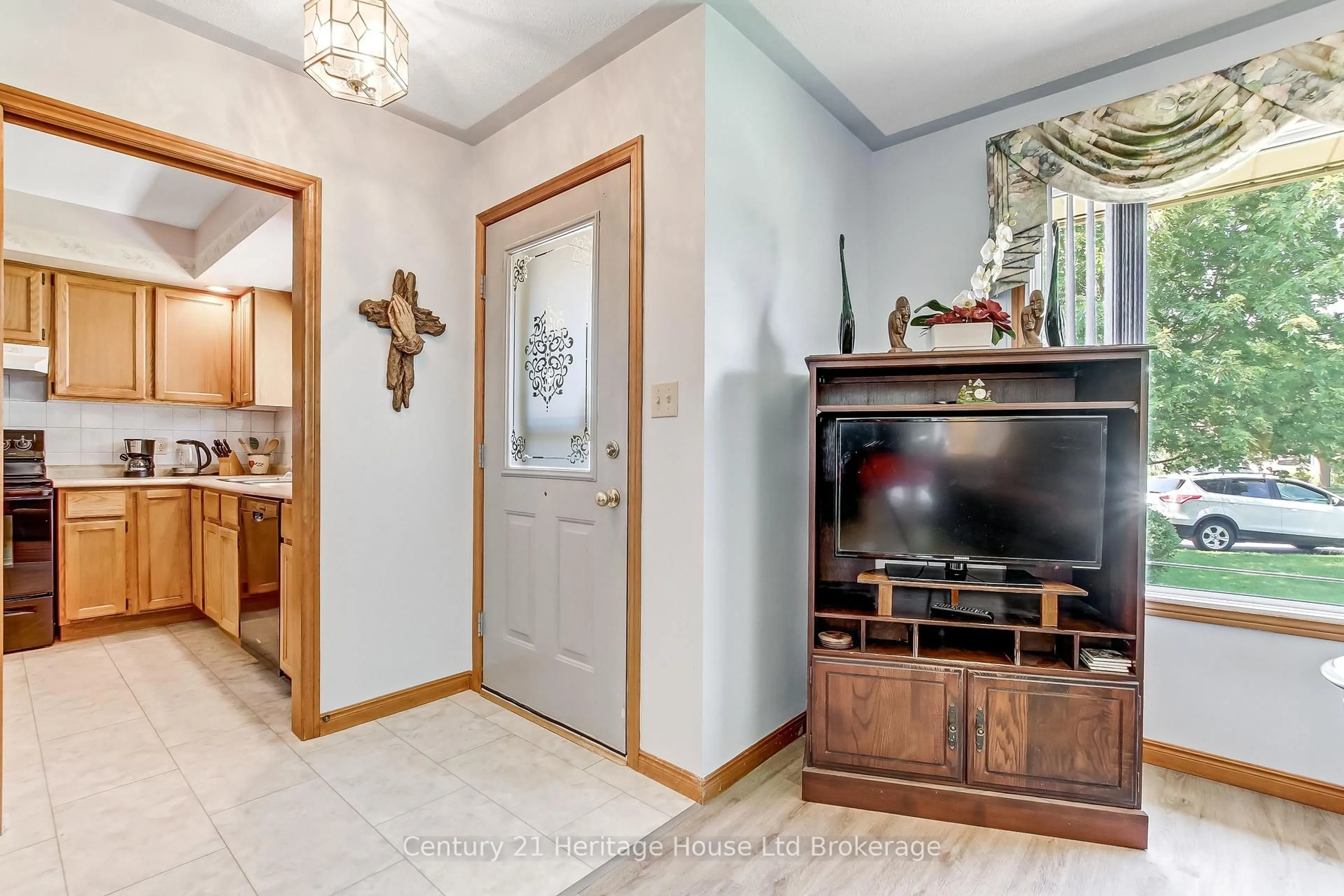 Indoor entryway for 27 O'ROURKE PL Pl, Woodstock Ontario N4S 8T9