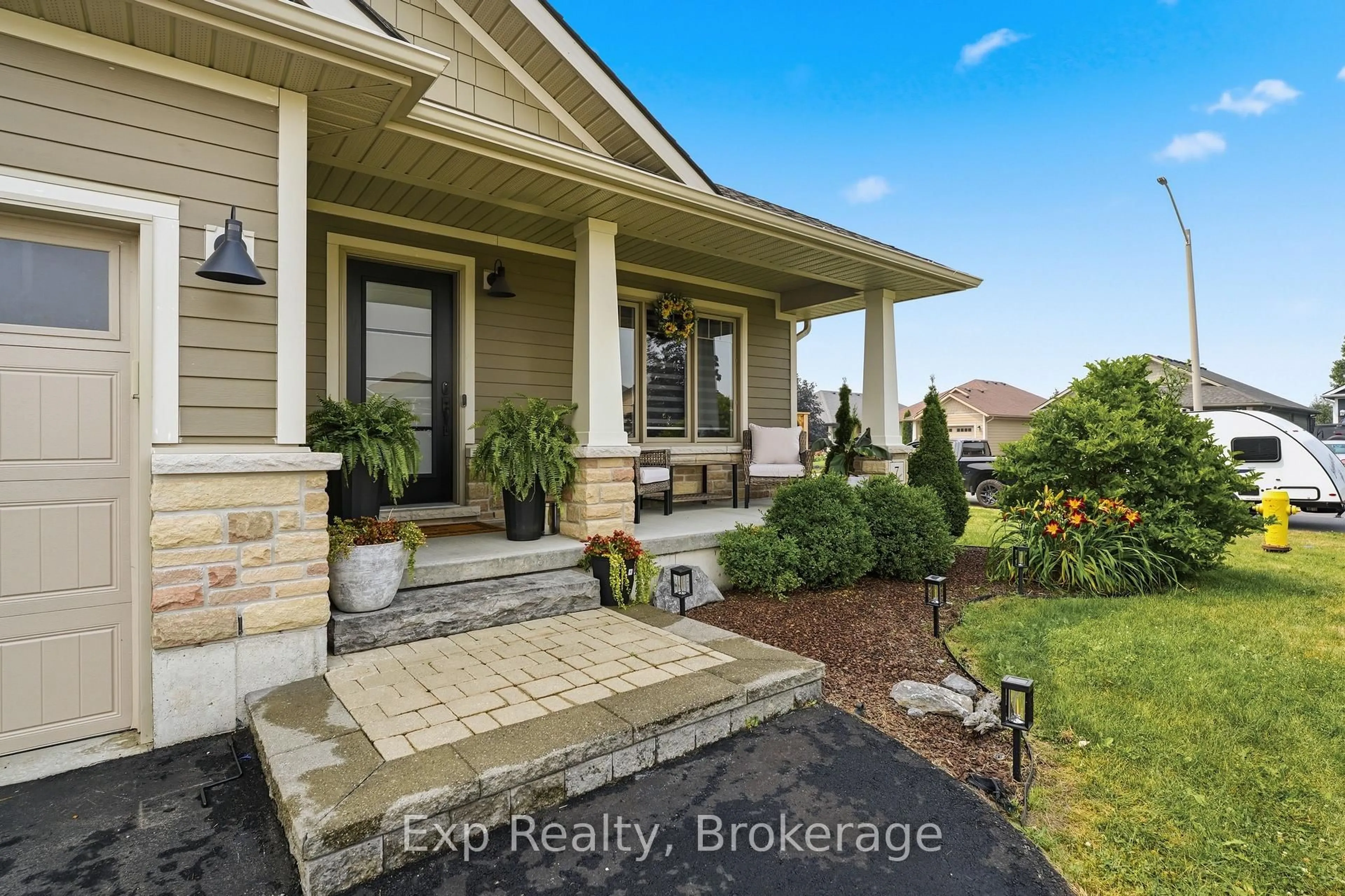 Indoor entryway for 7 Tessa Blvd, Belleville Ontario K8N 0B6