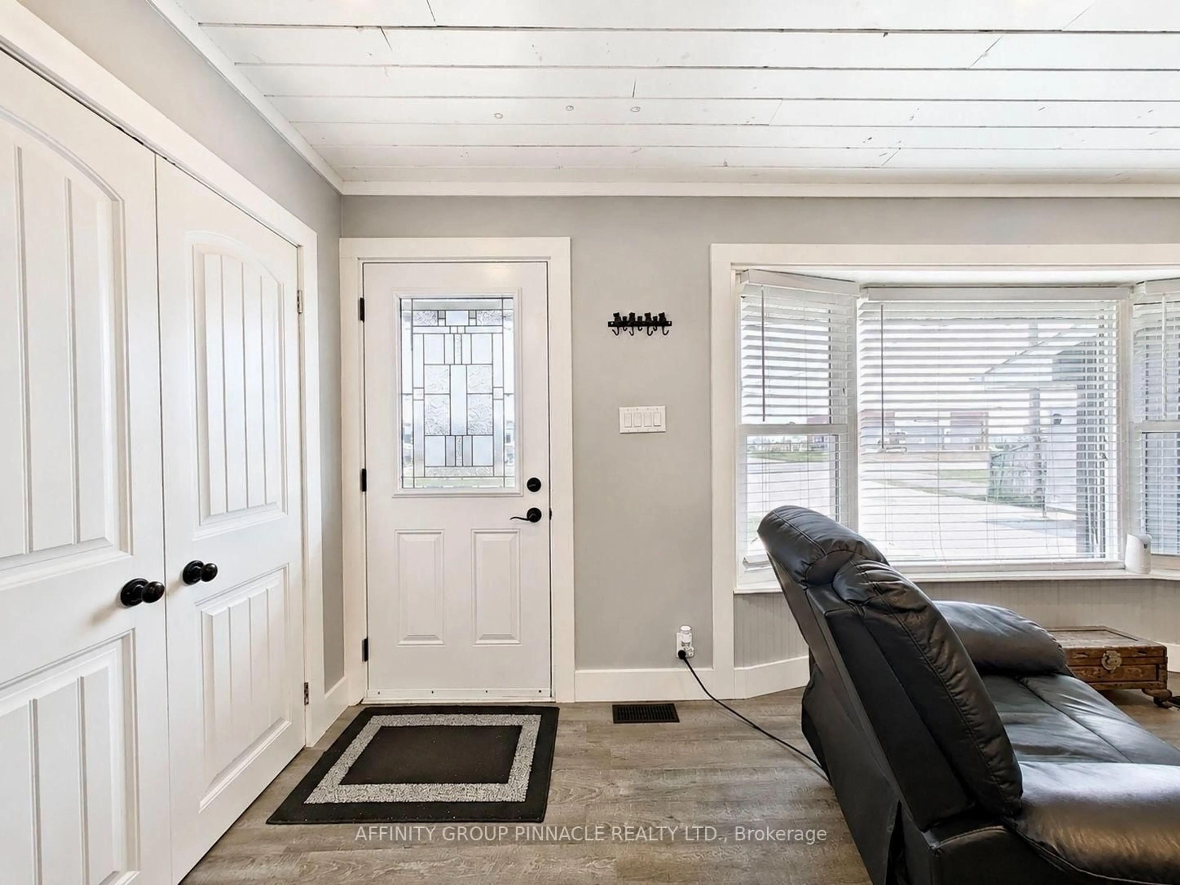 Indoor entryway for 367 Angeline St, Kawartha Lakes Ontario K9V 0J7