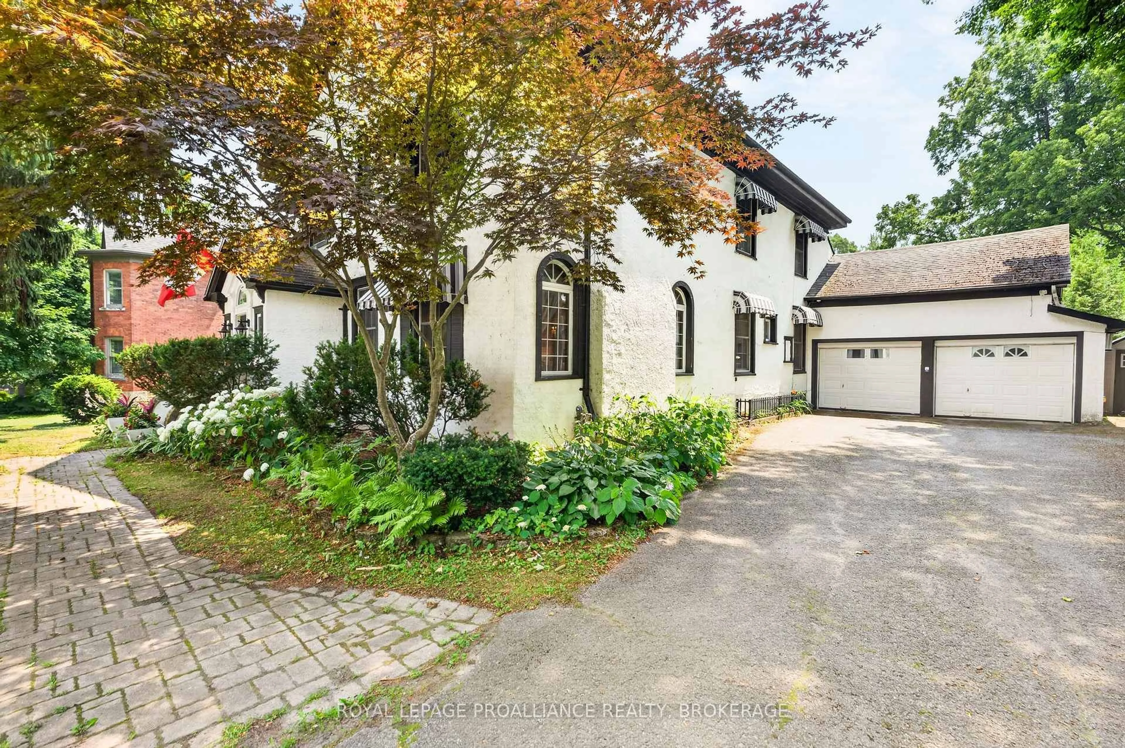 A pic from outside/outdoor area/front of a property/back of a property/a pic from drone, street for 223 King St, Gananoque Ontario K7G 2G7