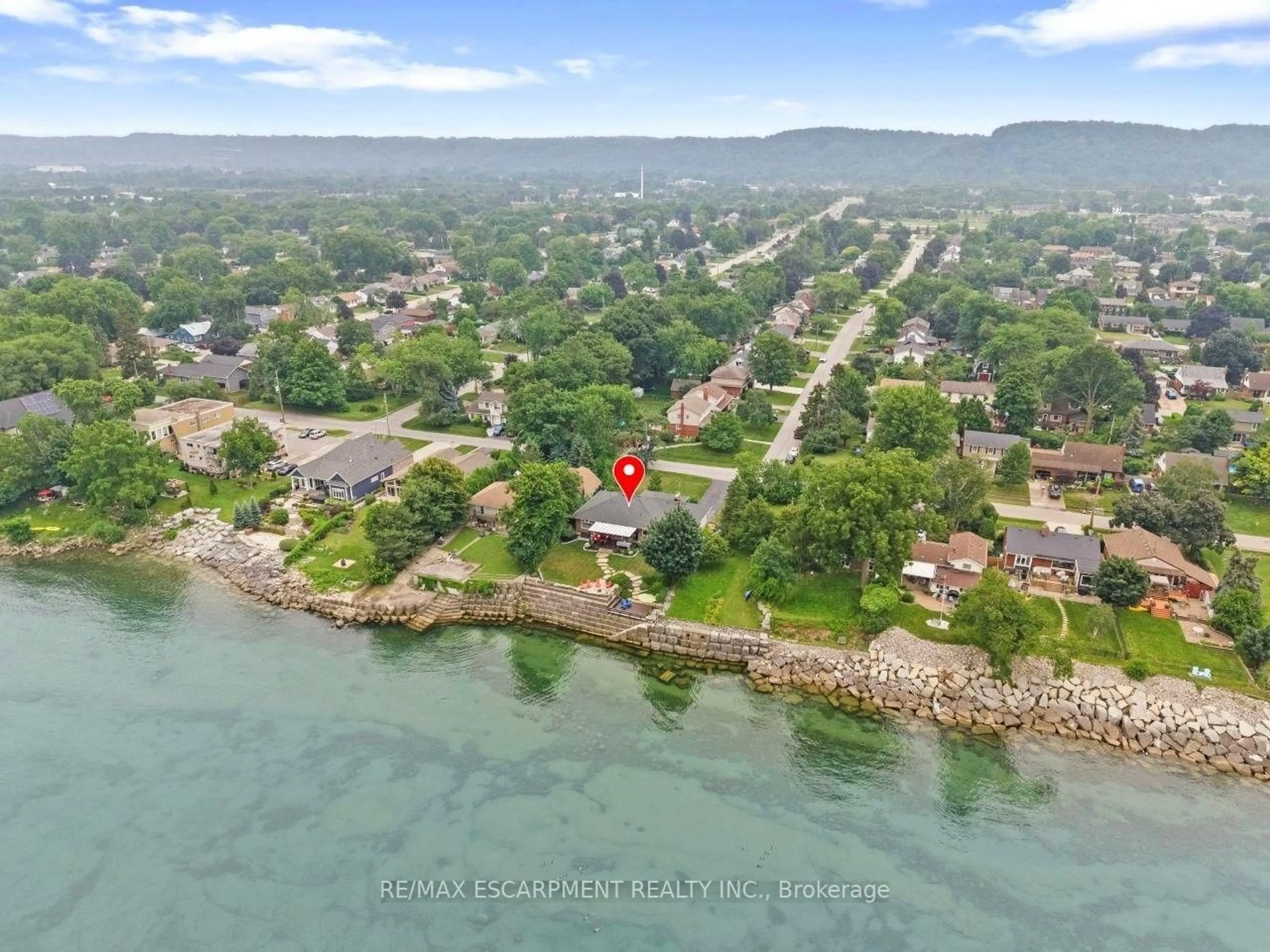 A pic from outside/outdoor area/front of a property/back of a property/a pic from drone, water/lake/river/ocean view for 42 Lakeside Dr, Grimsby Ontario L3M 2L2