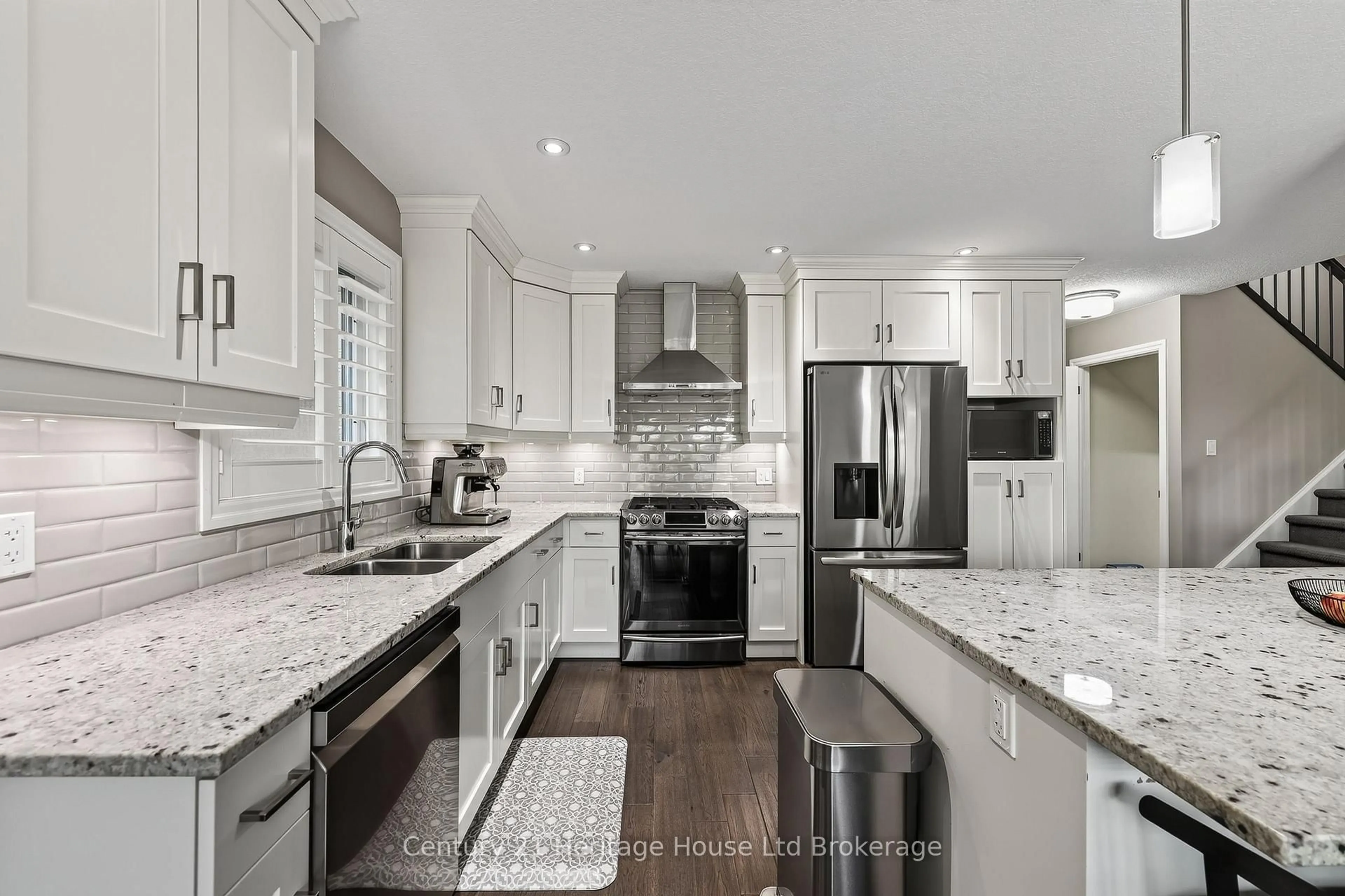 Open concept kitchen, ceramic/tile floor for 1048 Alberni Rd, Woodstock Ontario N4T 0E8