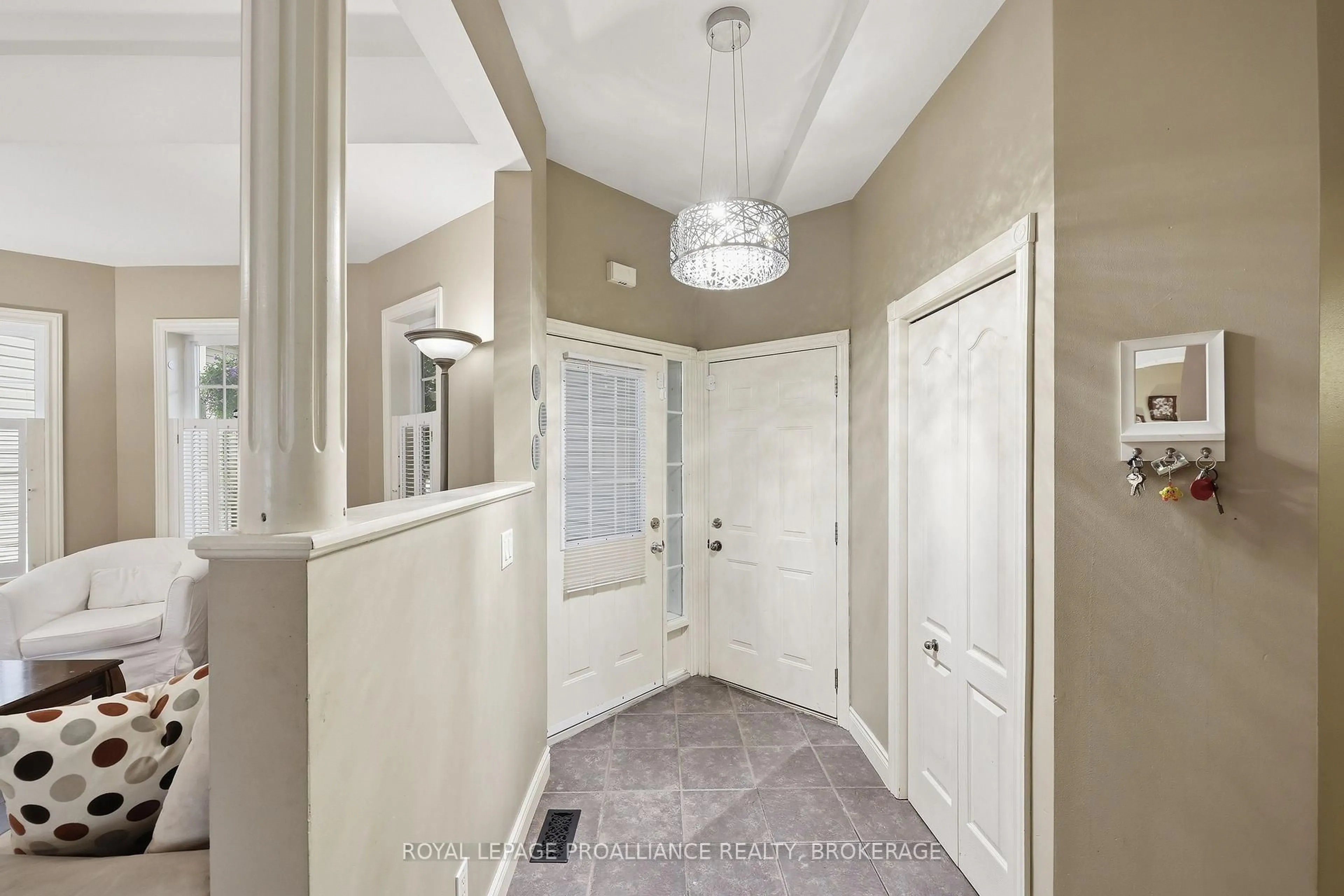 Indoor entryway for 440 Conservatory Dr, Kingston Ontario K7M 9C7