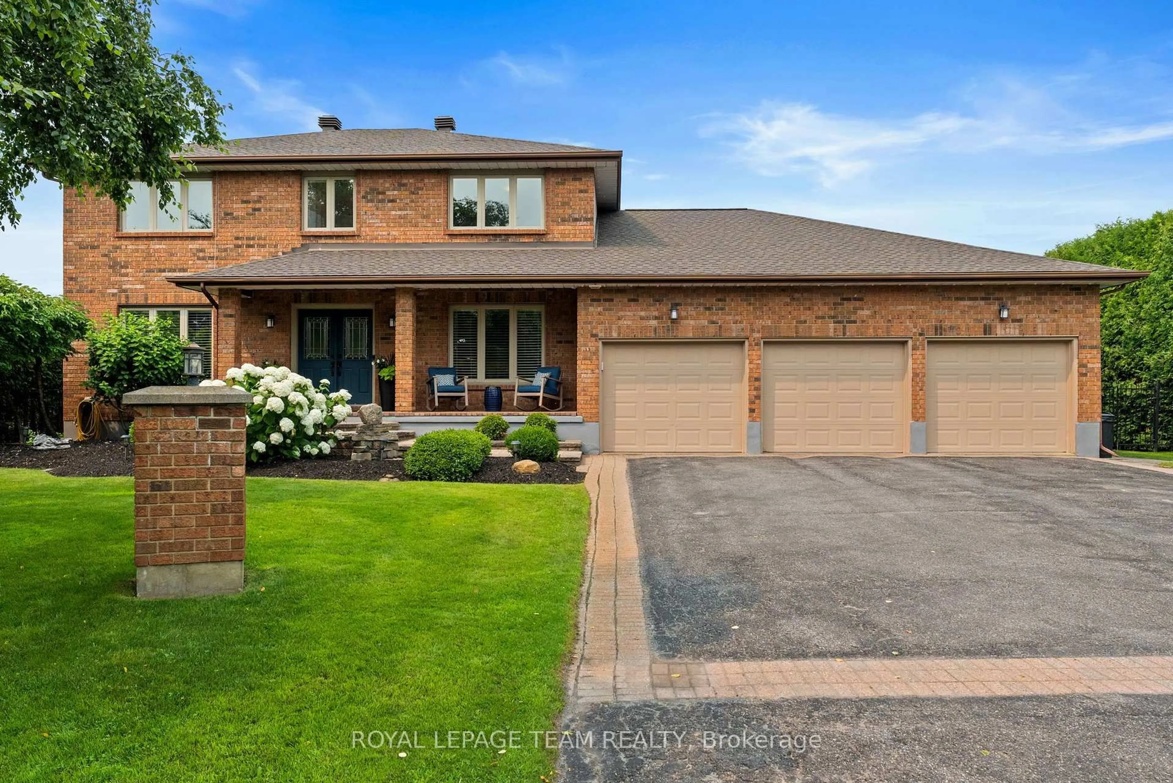 Home with brick exterior material, street for 1095 Bravar Dr, Manotick Ontario K4M 1G2