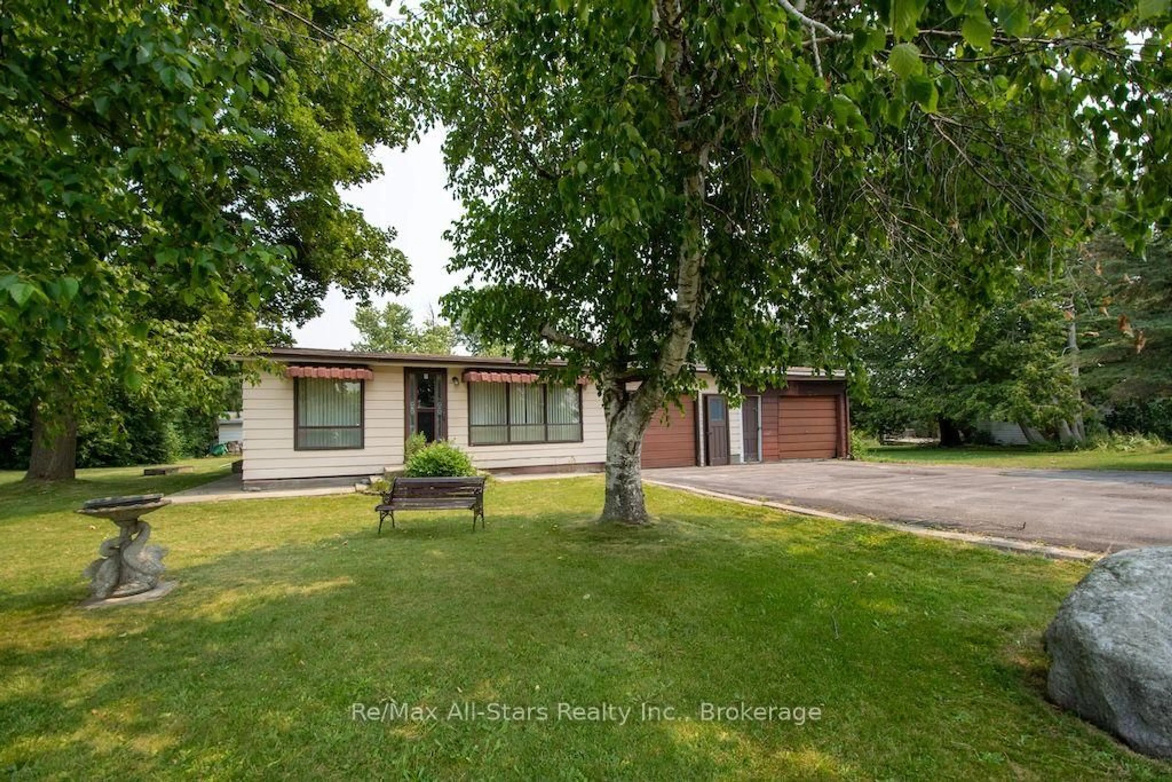 A pic from outside/outdoor area/front of a property/back of a property/a pic from drone, street for 9 Jones Ave, Kawartha Lakes Ontario K0M 1G0