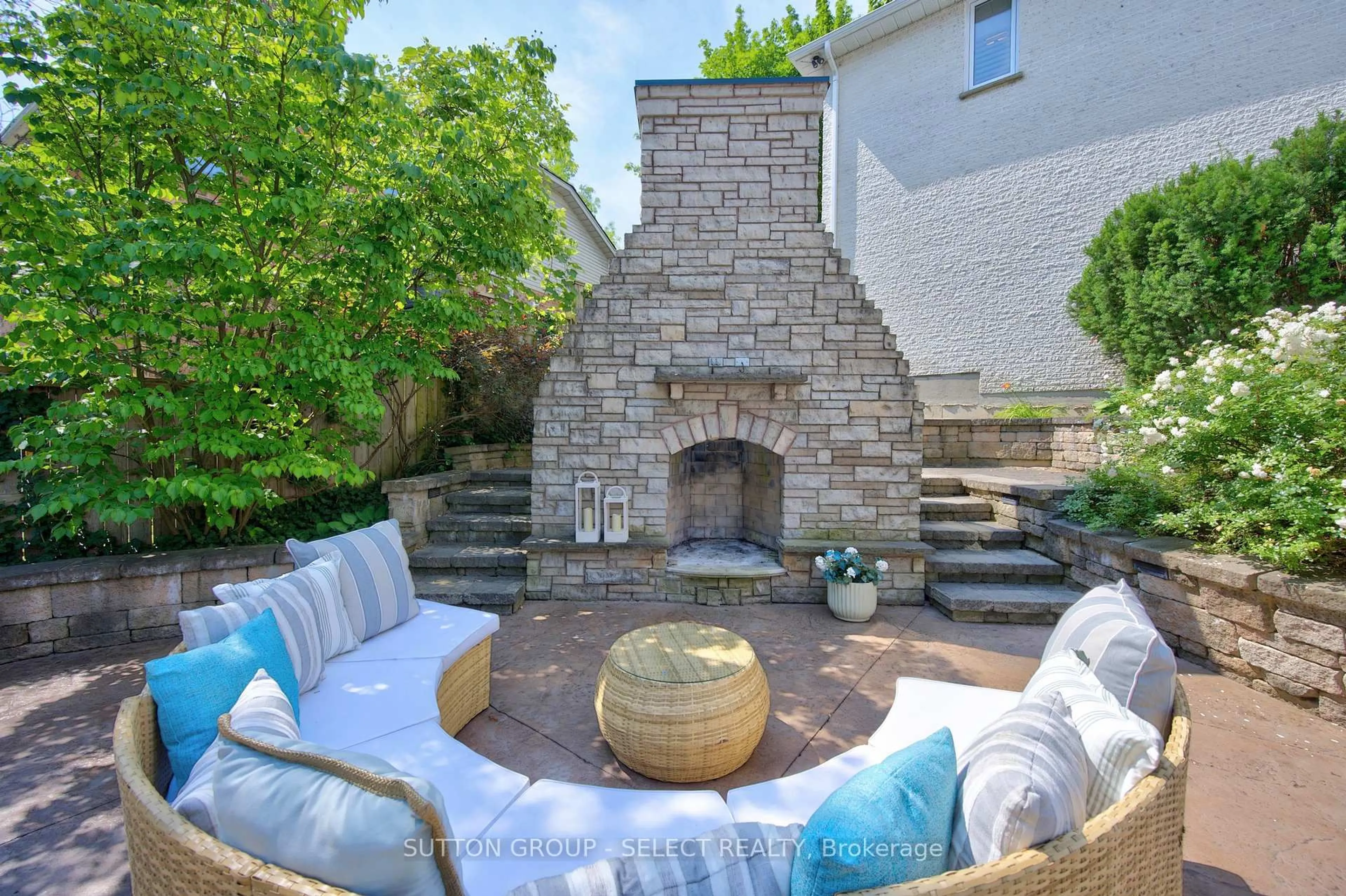 Patio, street for 39 Butternut Grve, London South Ontario N6K 4J3