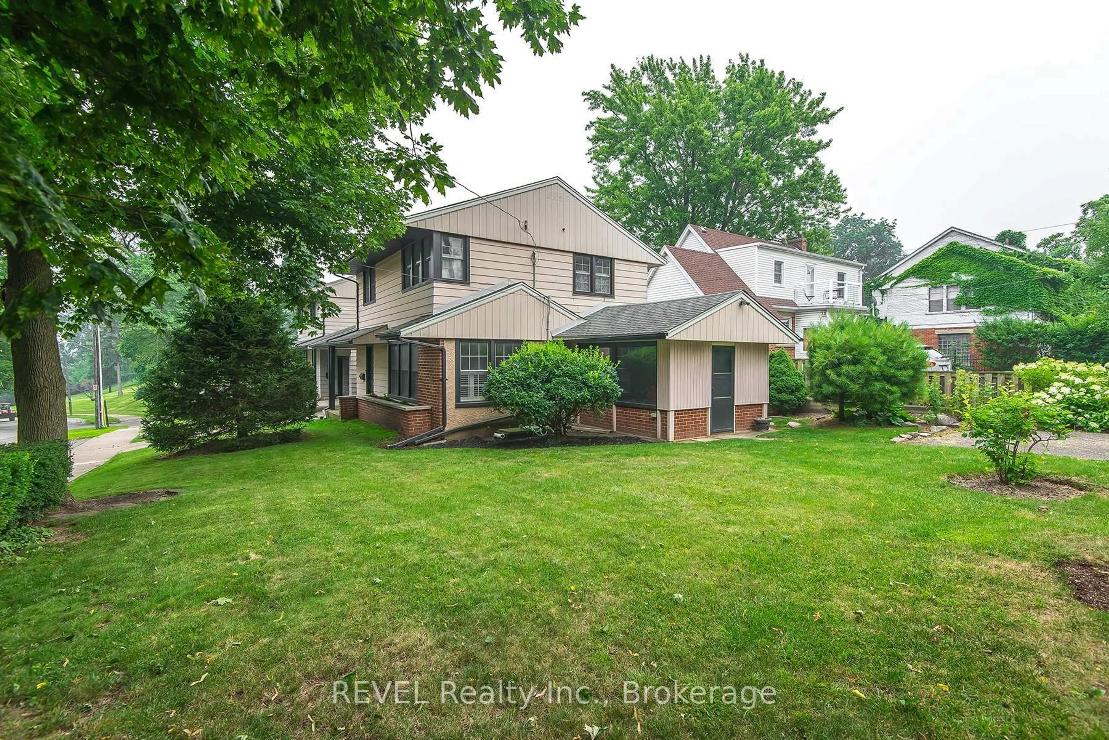 Unknown for 113 St. Paul Cres, St. Catharines Ontario L2S 1M7