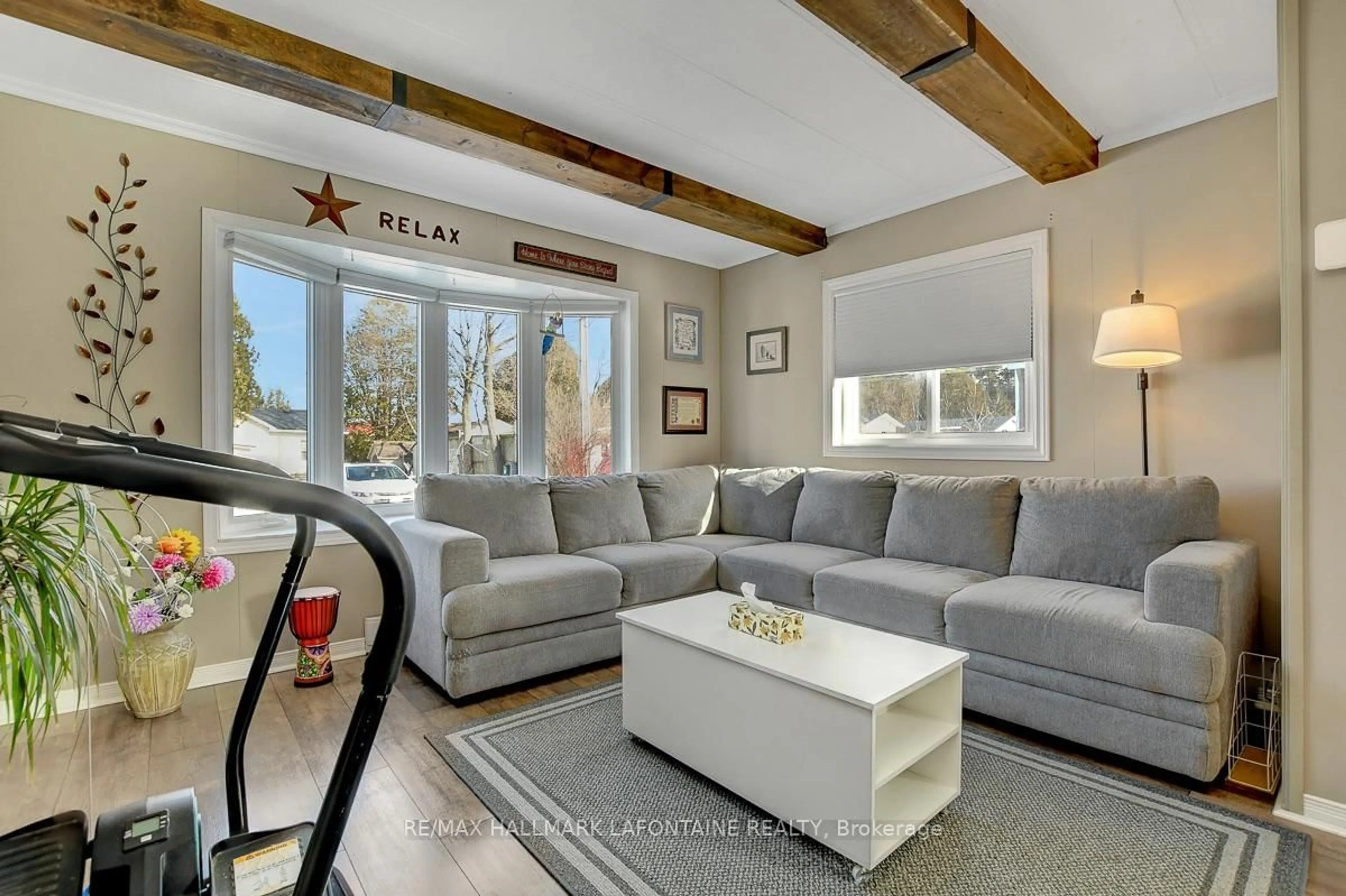 Living room with furniture, unknown for 3535 St Joseph Blvd, Ottawa Ontario K1C 1T1