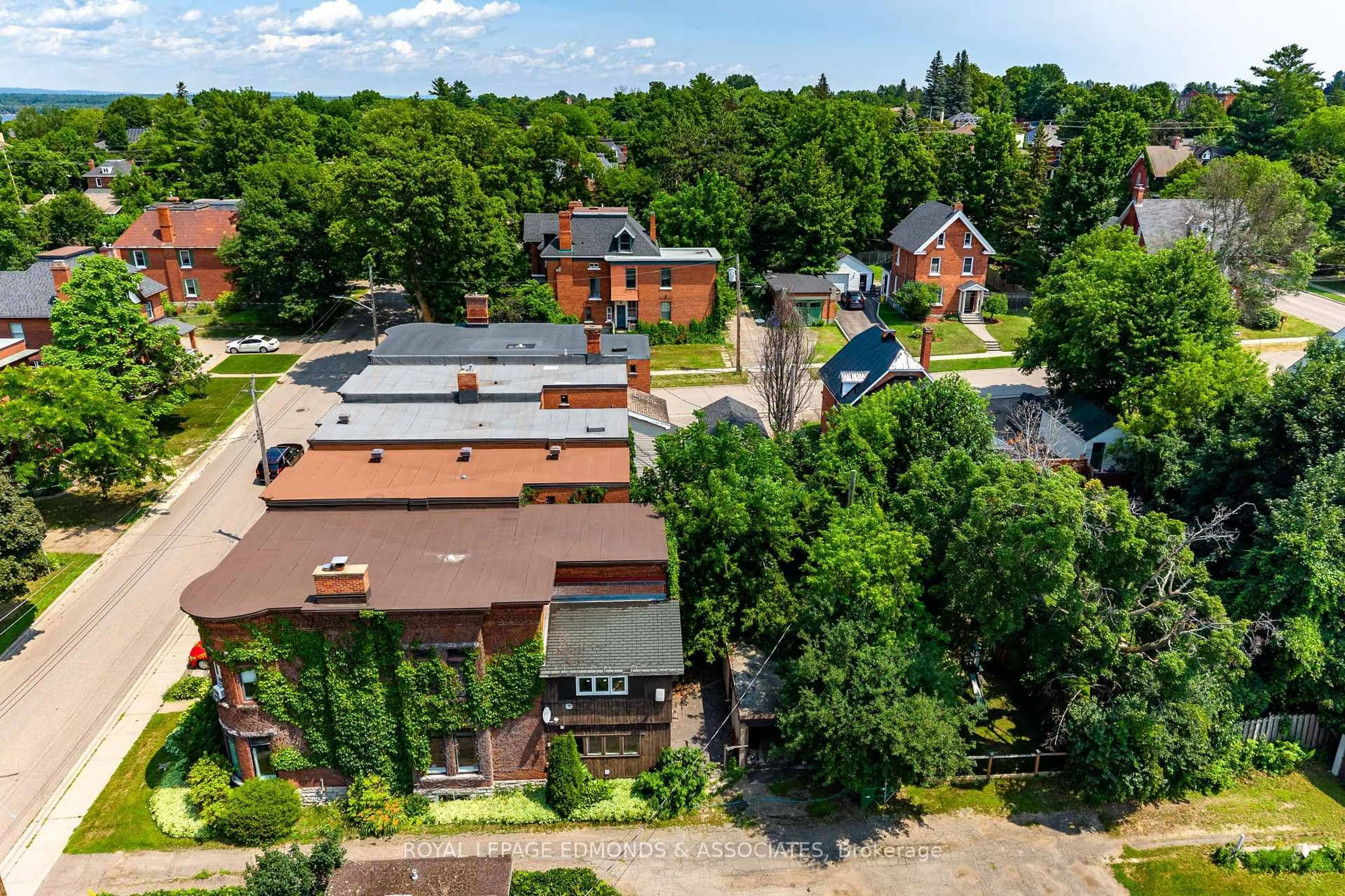 A pic from outside/outdoor area/front of a property/back of a property/a pic from drone, unknown for 188 Esther St, Pembroke Ontario K8A 3C2