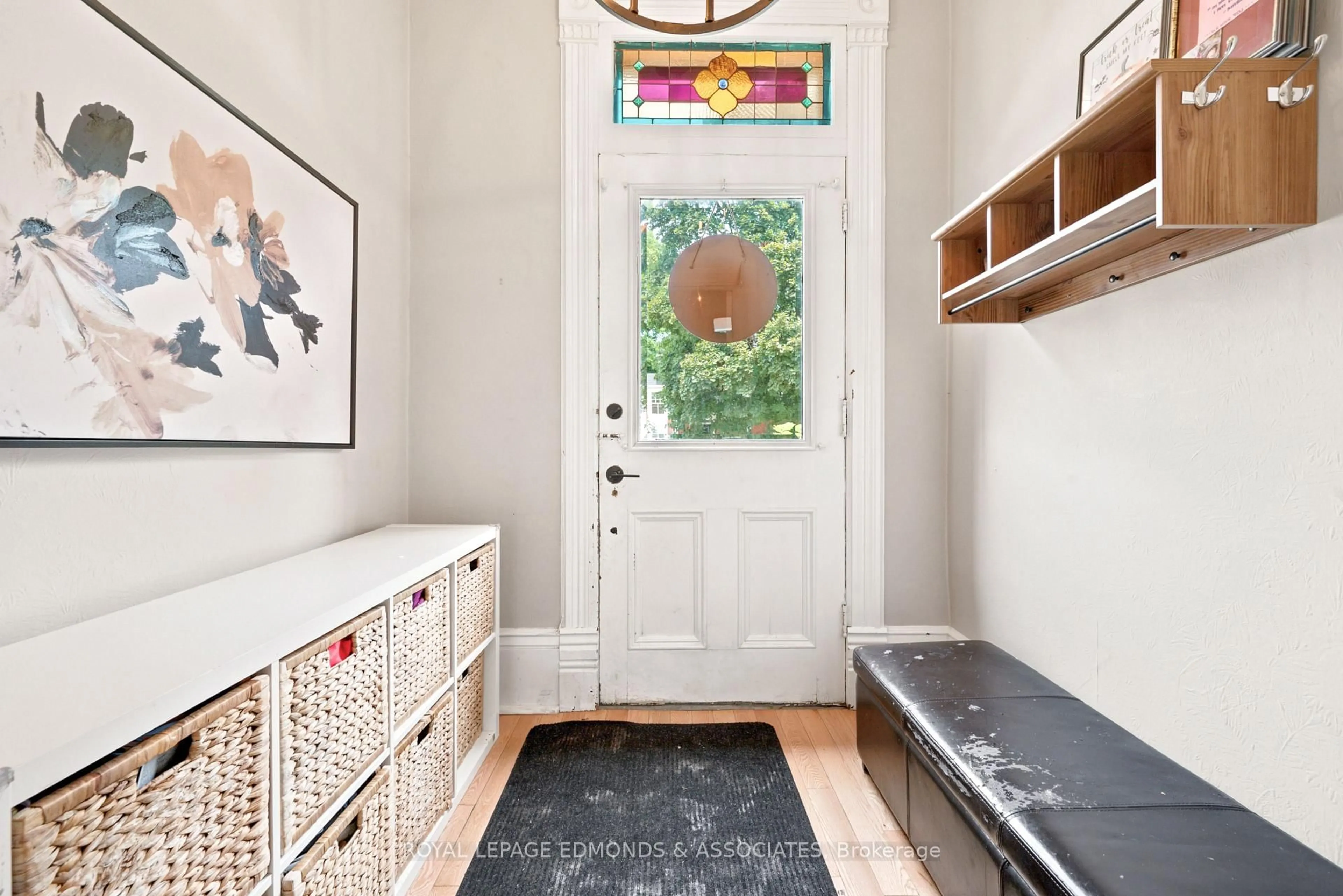 Indoor entryway for 188 Esther St, Pembroke Ontario K8A 3C2