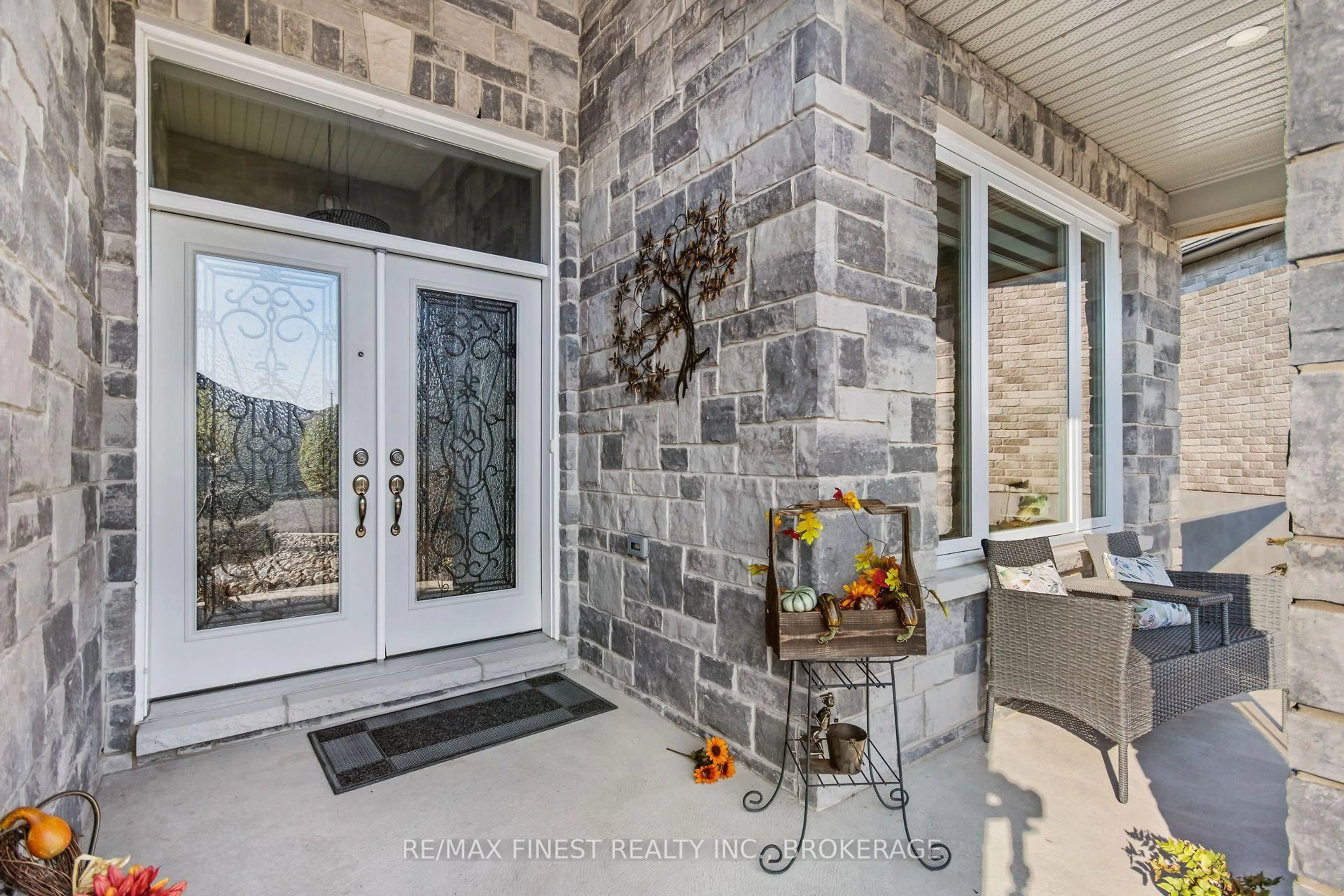 Indoor entryway for 206 Pauline Tom Ave, Kingston Ontario K7K 0G1