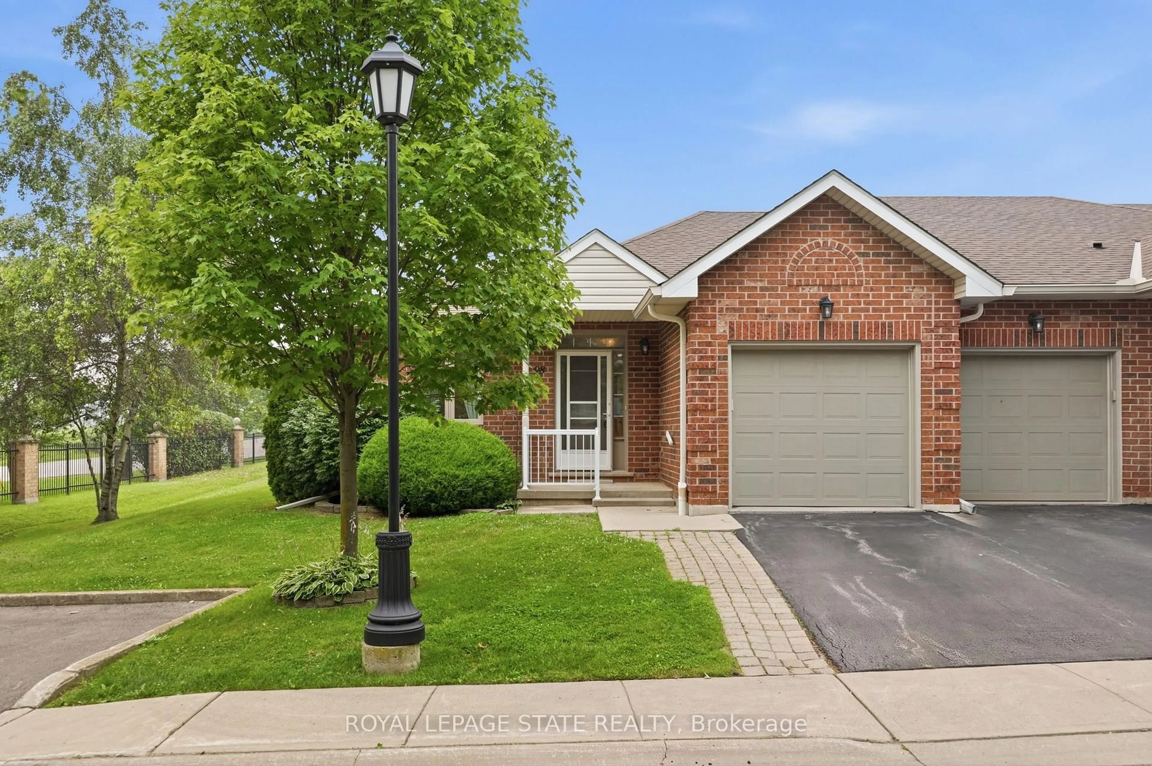 Home with brick exterior material, street for 98 Sunibel Dr #74, Hamilton Ontario L0R 1W0