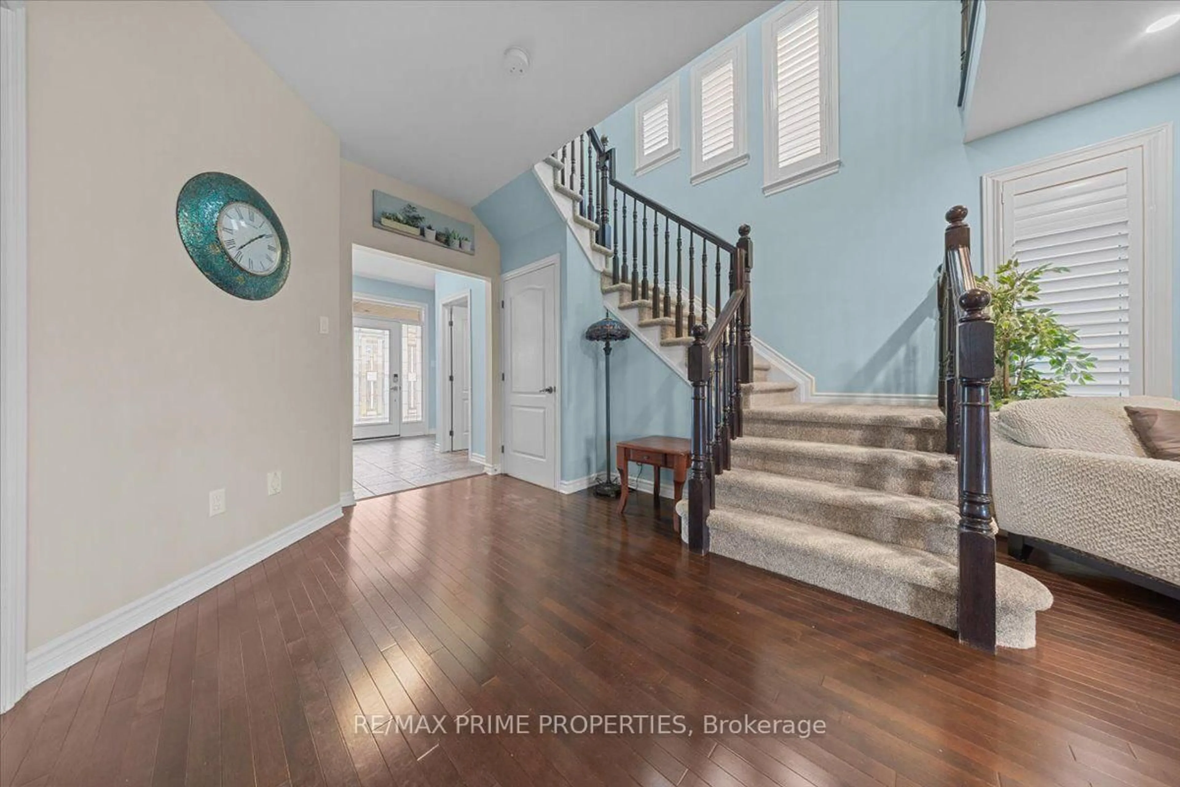Indoor entryway for 816 Azure St, Orleans Ontario K4A 0T7