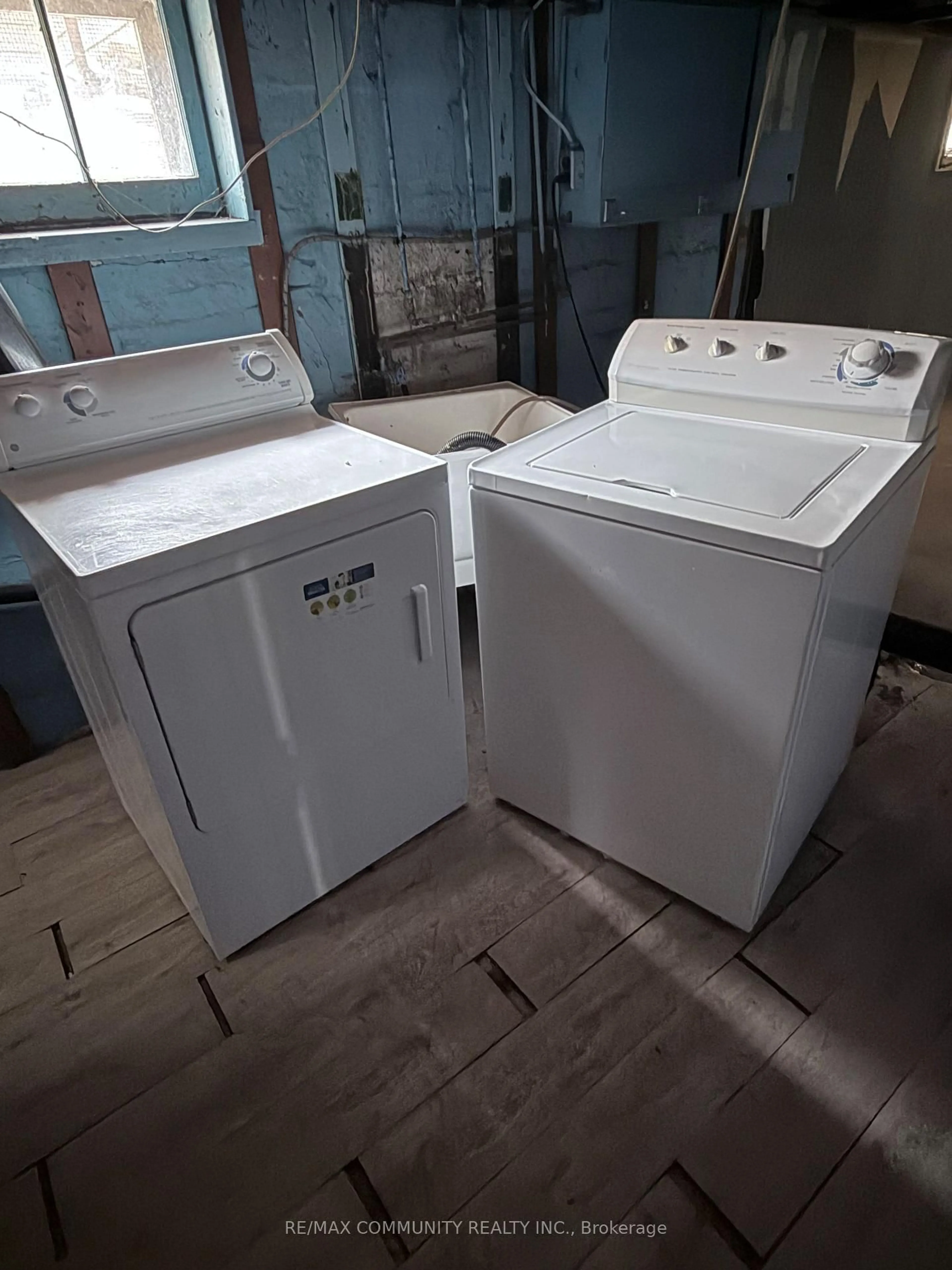 Laundry room for 70 Huron St, Guelph Ontario N1G 5L6