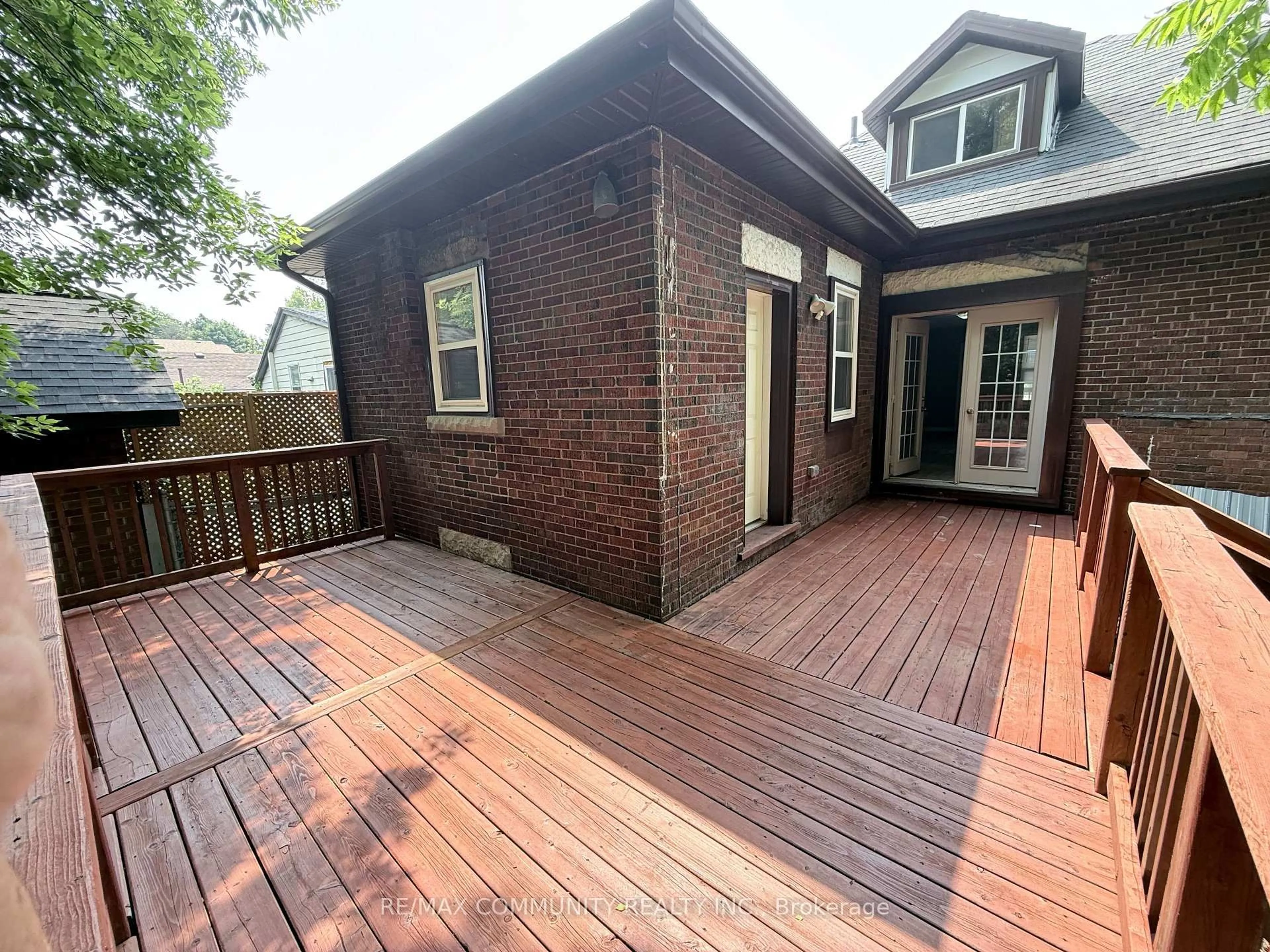 Unknown for 70 Huron St, Guelph Ontario N1G 5L6