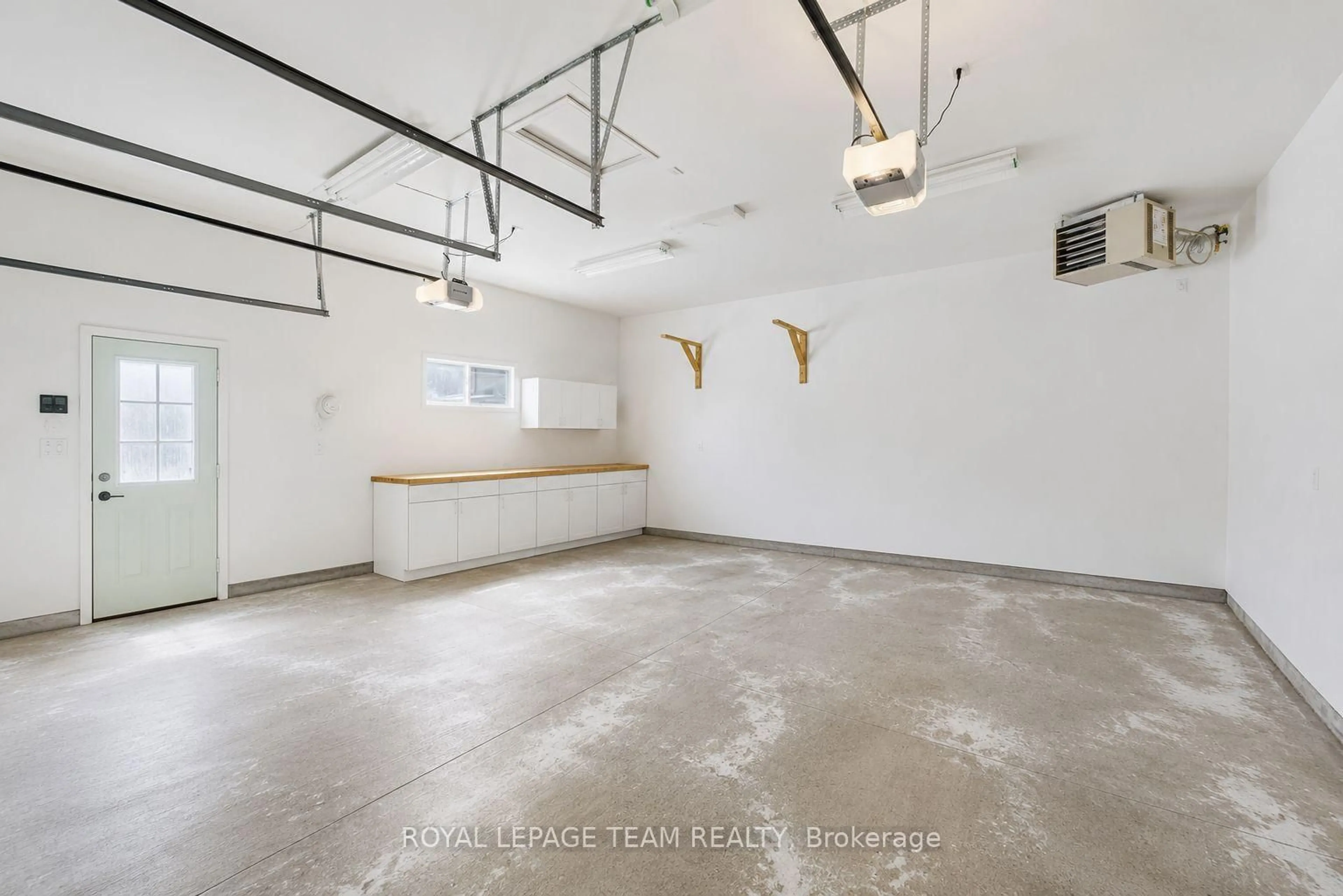 Indoor garage for 238 Park Ave, Carleton Place Ontario K7C 2G6