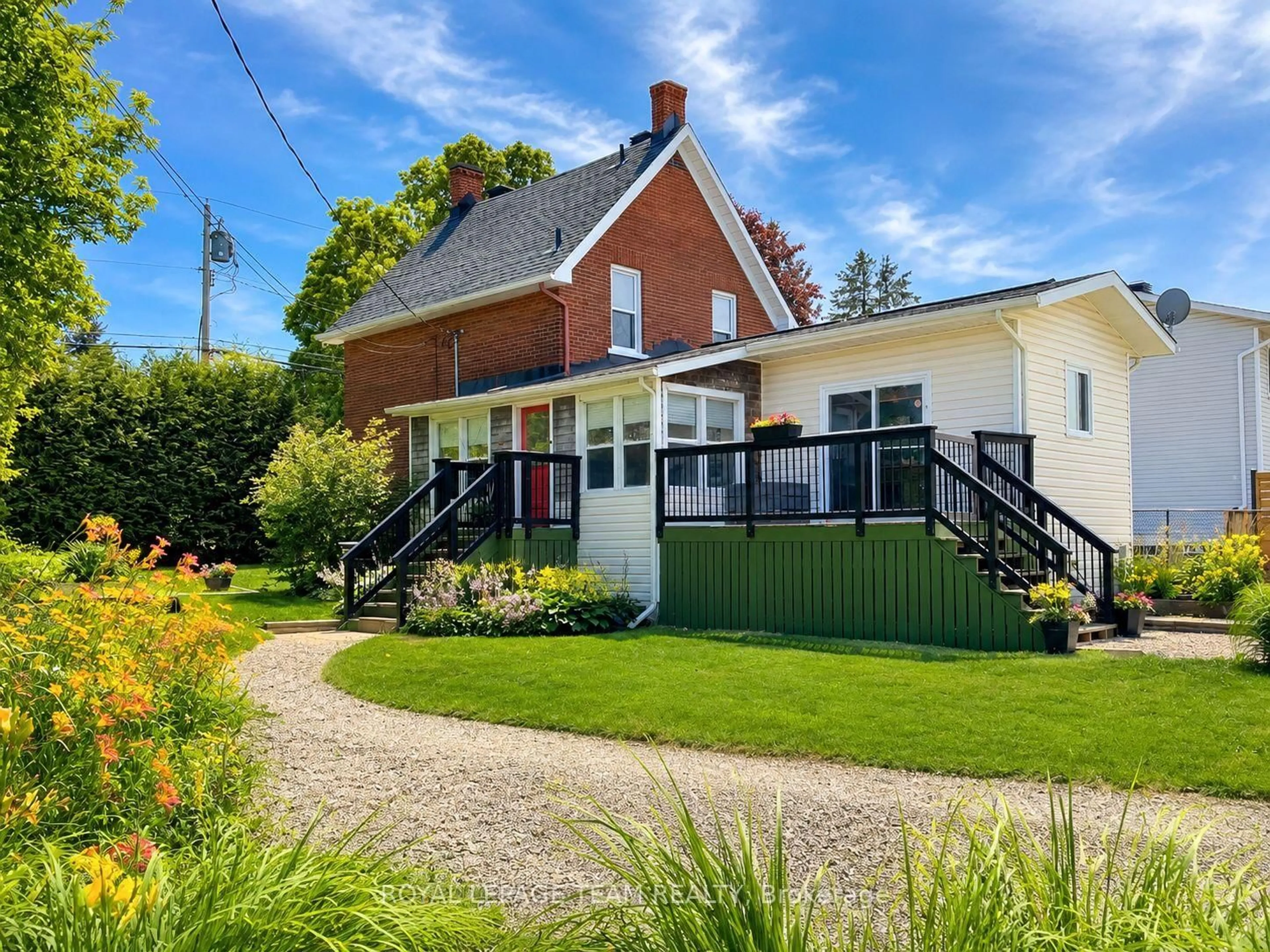 A pic from outside/outdoor area/front of a property/back of a property/a pic from drone, street for 238 Park Ave, Carleton Place Ontario K7C 2G6
