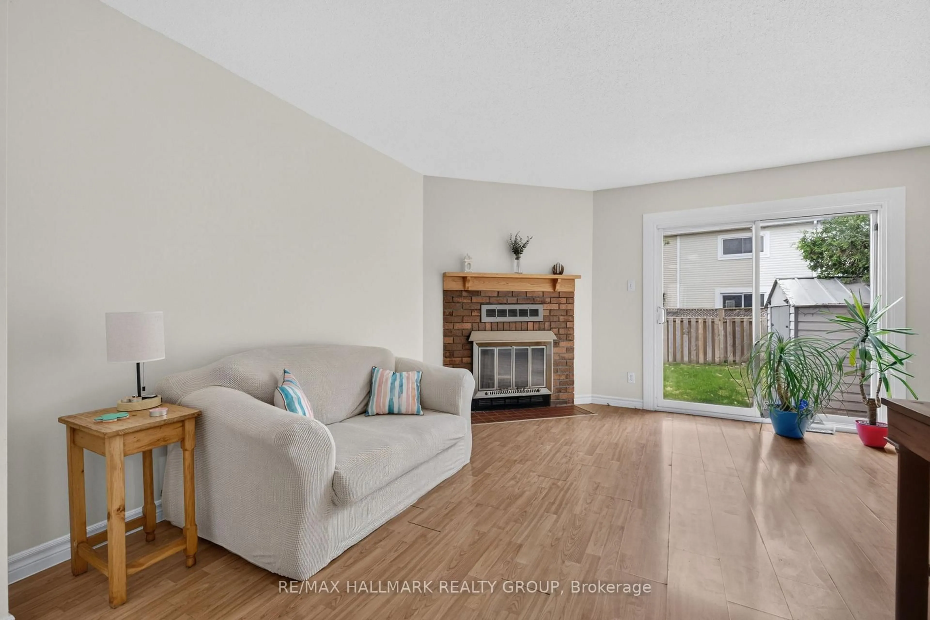 Living room with furniture, wood/laminate floor for 13 Sunridge Lane #39, Ottawa Ontario K2J 2N9