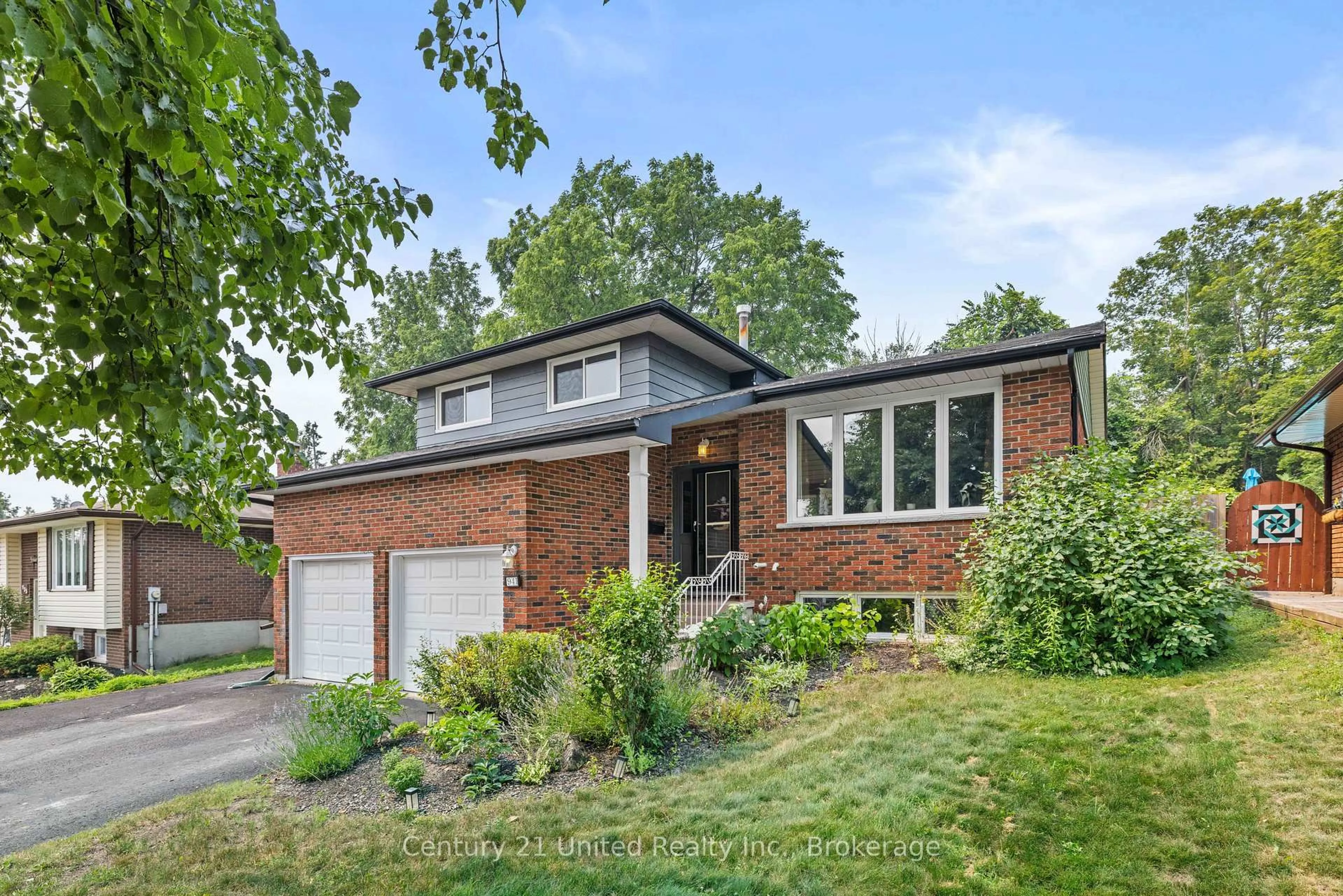 Home with brick exterior material, street for 941 Golfview Rd, Peterborough Ontario K9J 7W2