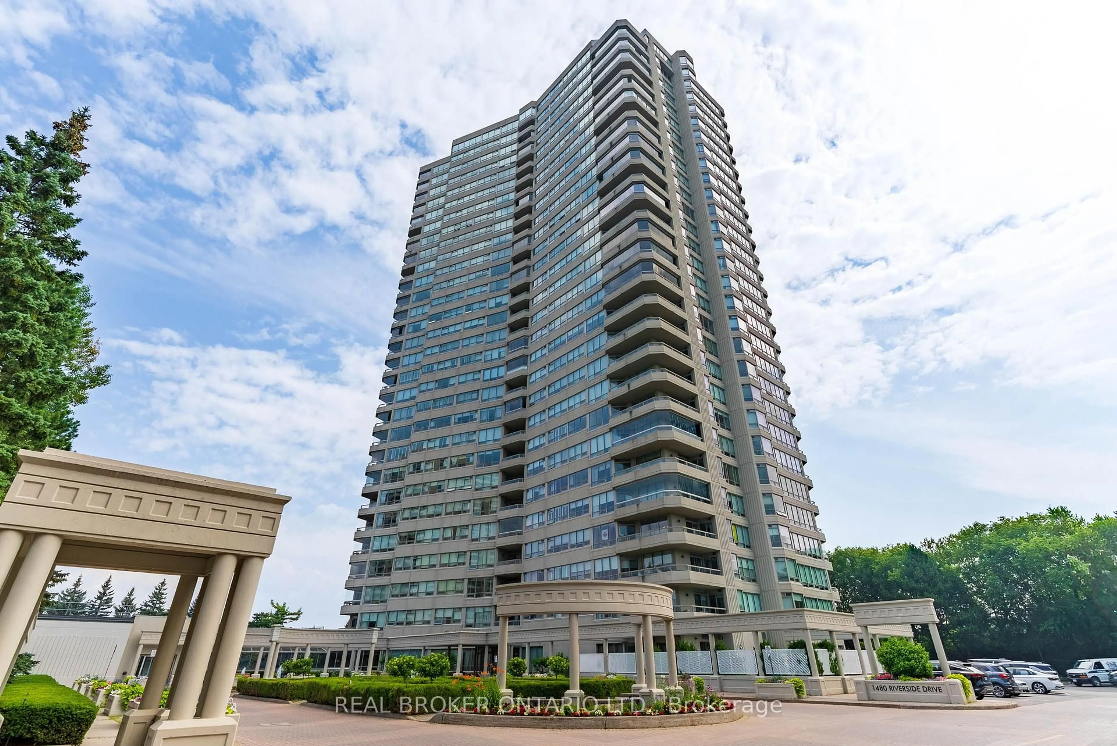 Indoor foyer for 1480 Riverside Dr #806, Ottawa Ontario K1G 5H2