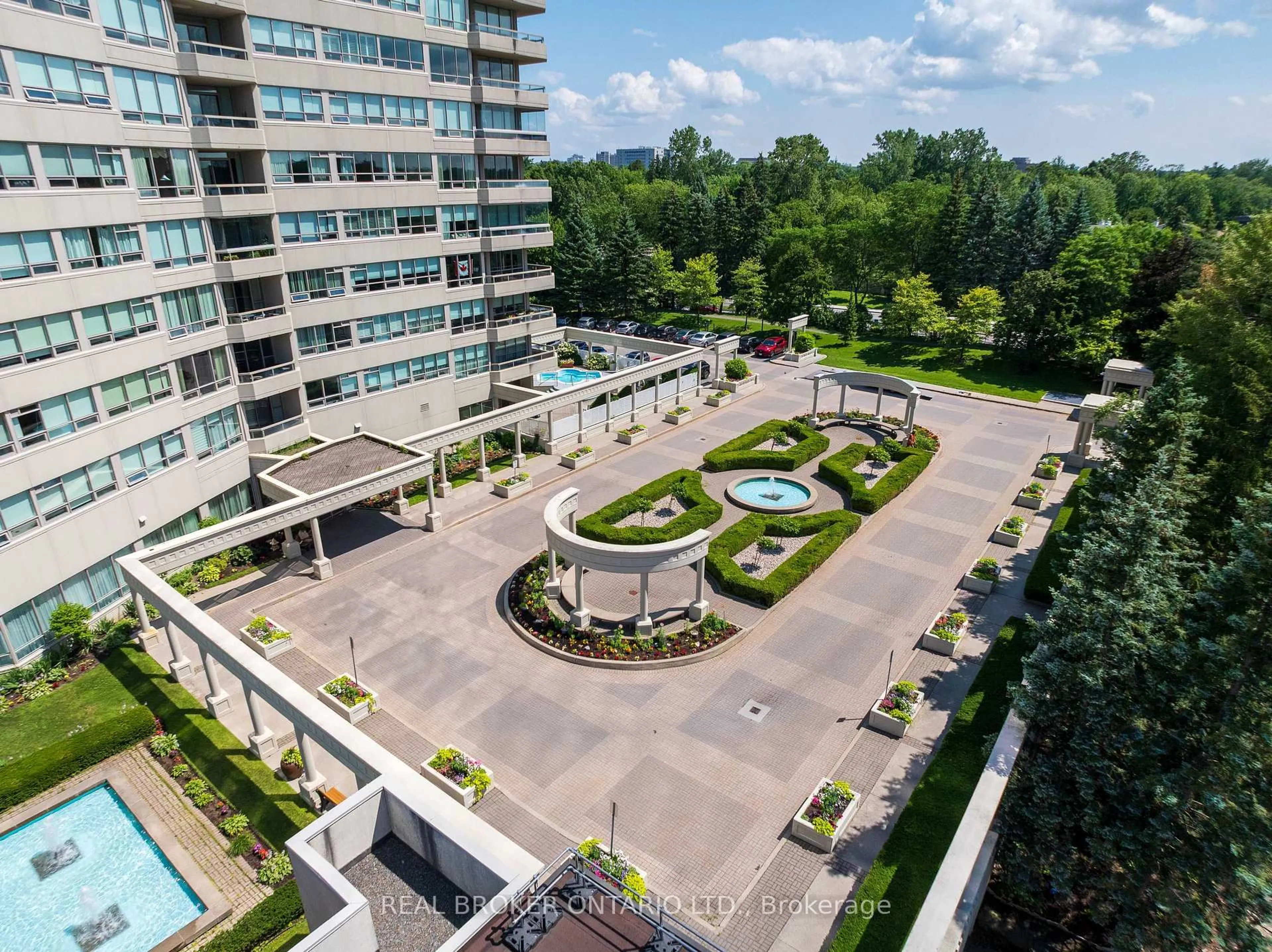 A pic from outside/outdoor area/front of a property/back of a property/a pic from drone, city buildings view from balcony for 1480 Riverside Dr #806, Ottawa Ontario K1G 5H2