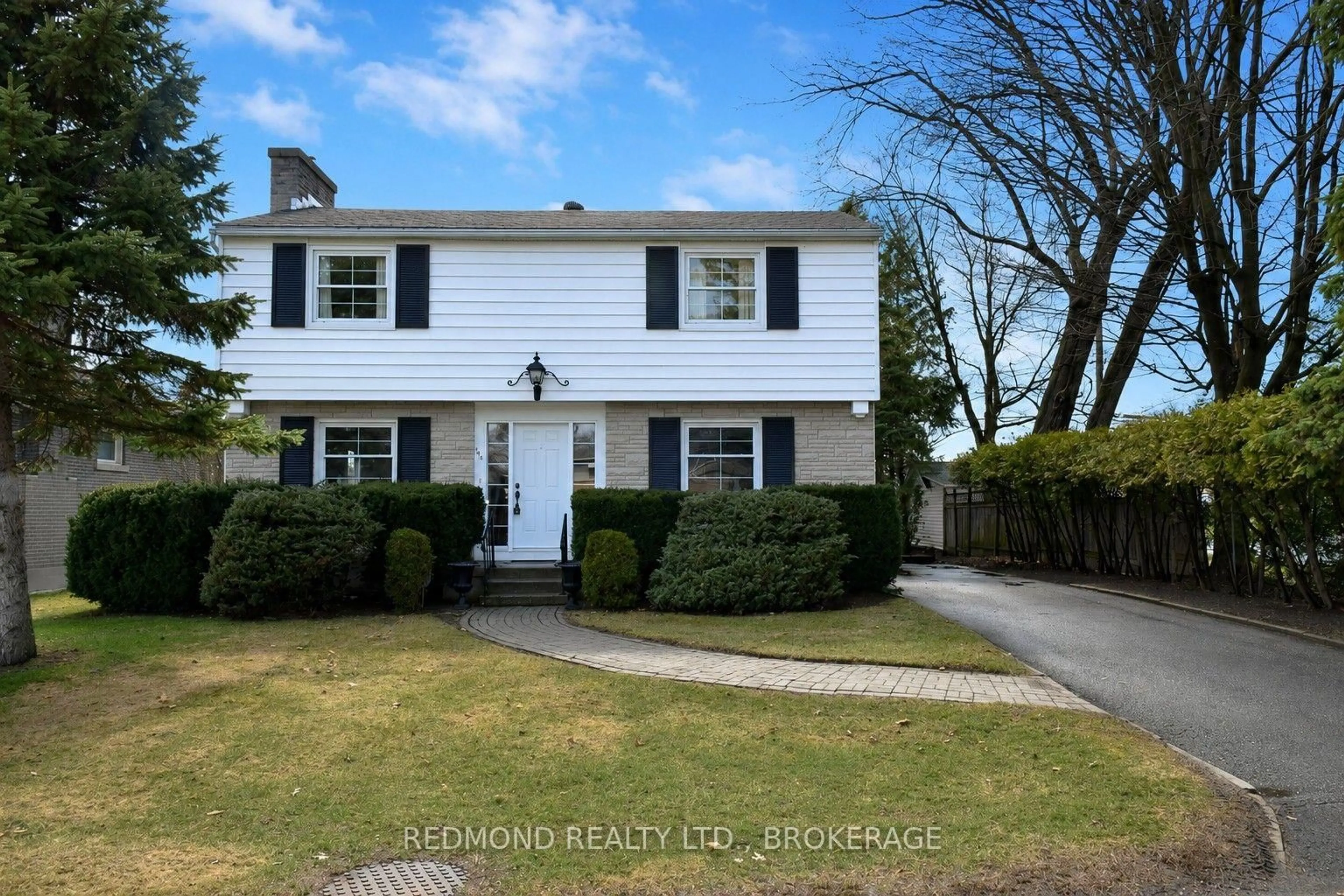 Home with vinyl exterior material, street for 140 Churchill Dr, Gananoque Ontario K7G 1R8