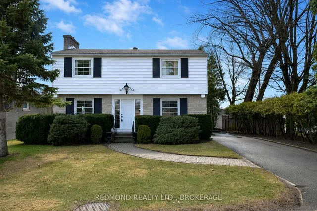 140 Churchill Dr, Gananoque 2