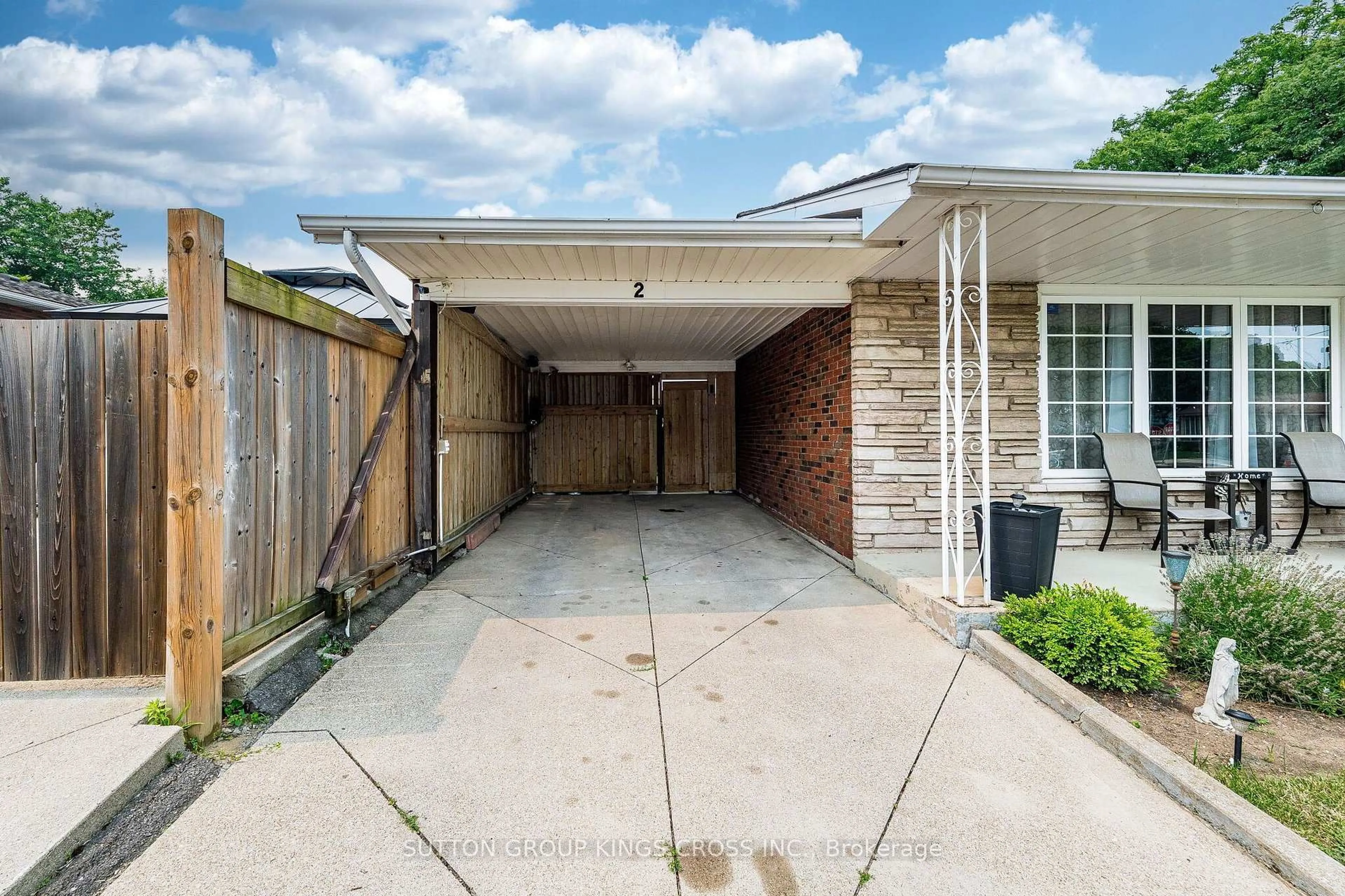 Unknown for 2 Maitland Ave, Hamilton Ontario L9A 3J3