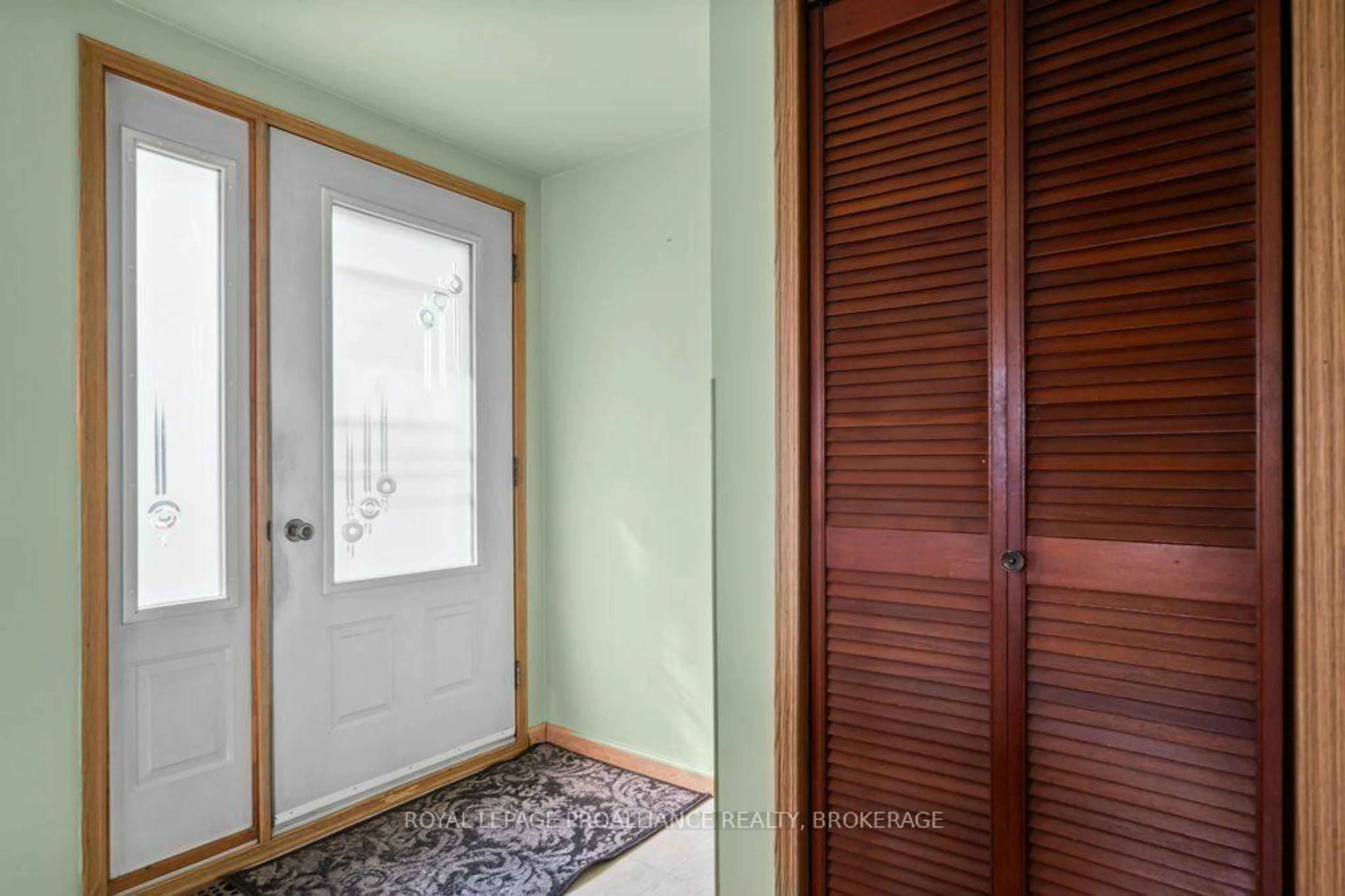 Indoor entryway for 4568 County Road 8, Napanee Ontario K7R 3K7